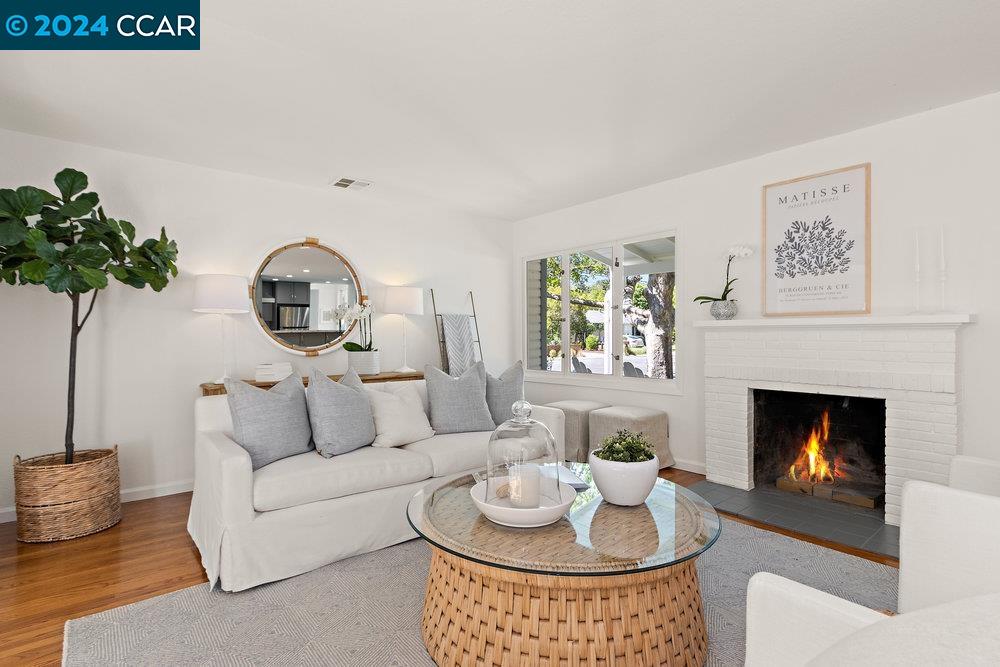 2 Evergreen Ct