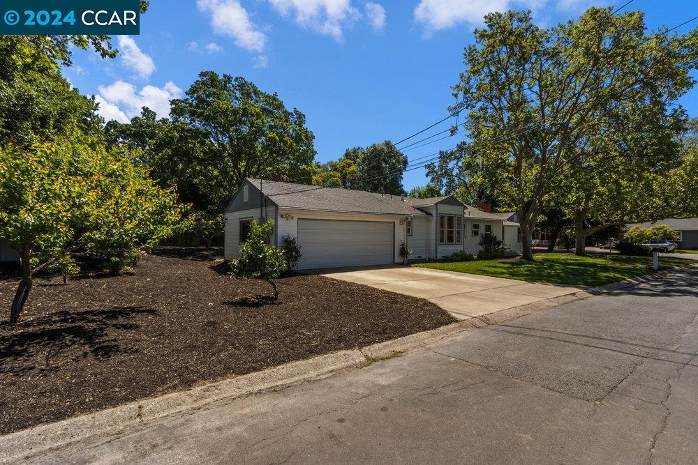 2 Evergreen Ct