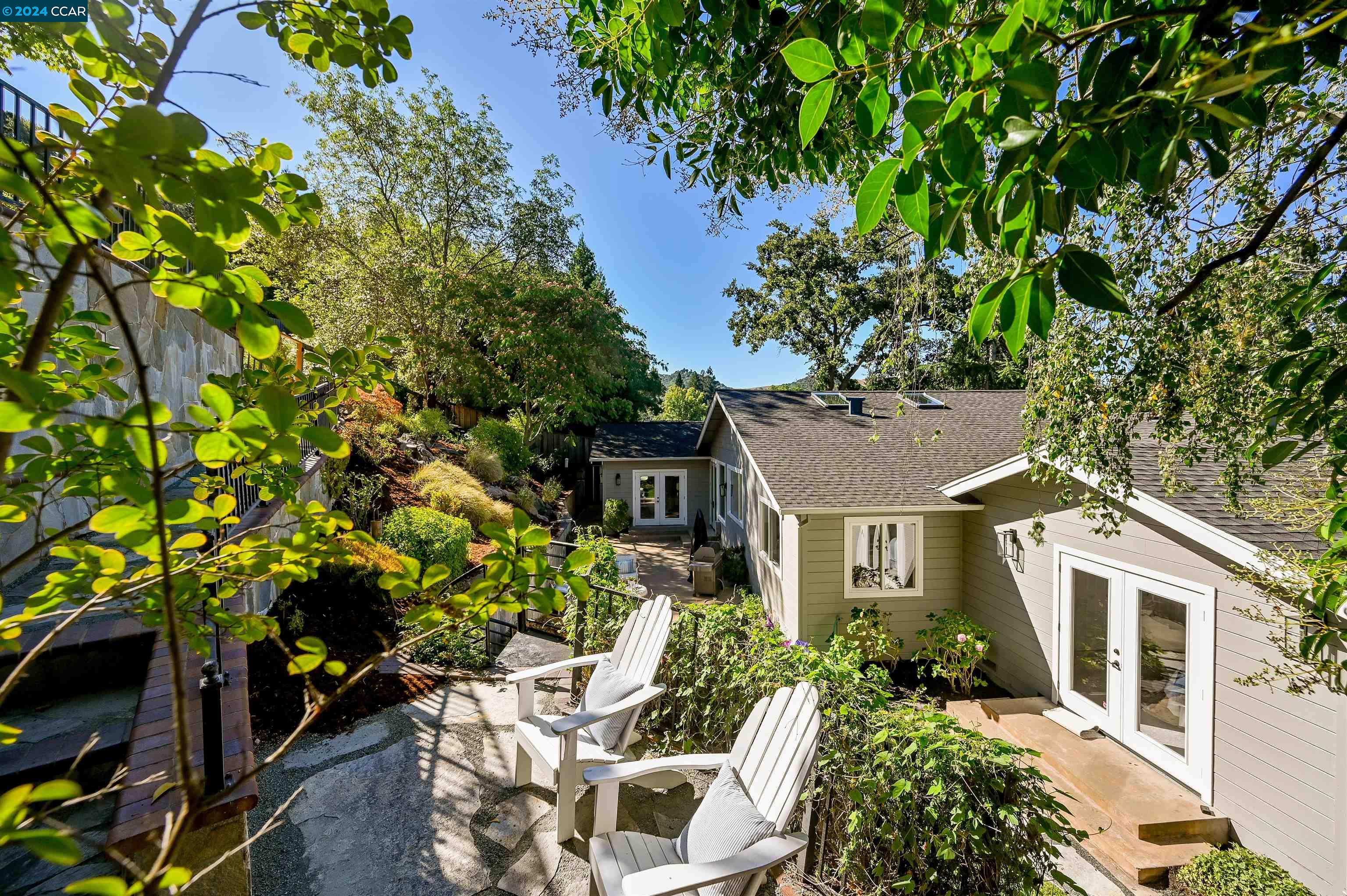614 Huntleigh Dr