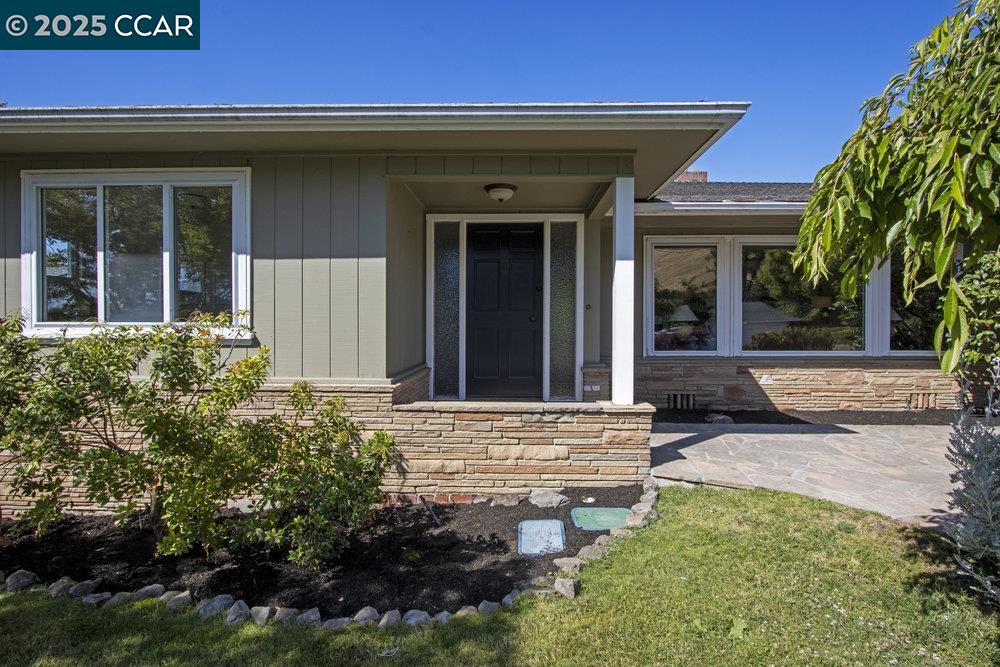 1071 Serrano Ct