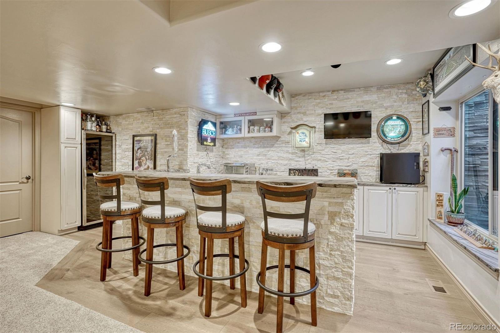 3016 Breezy Lane