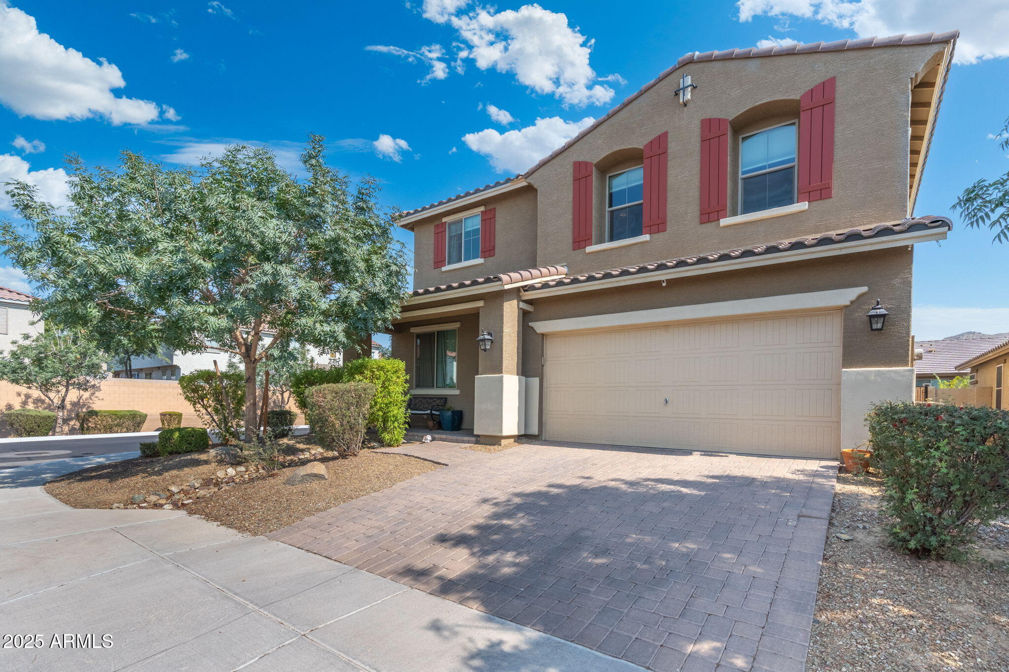 2811 E DUNBAR Drive
