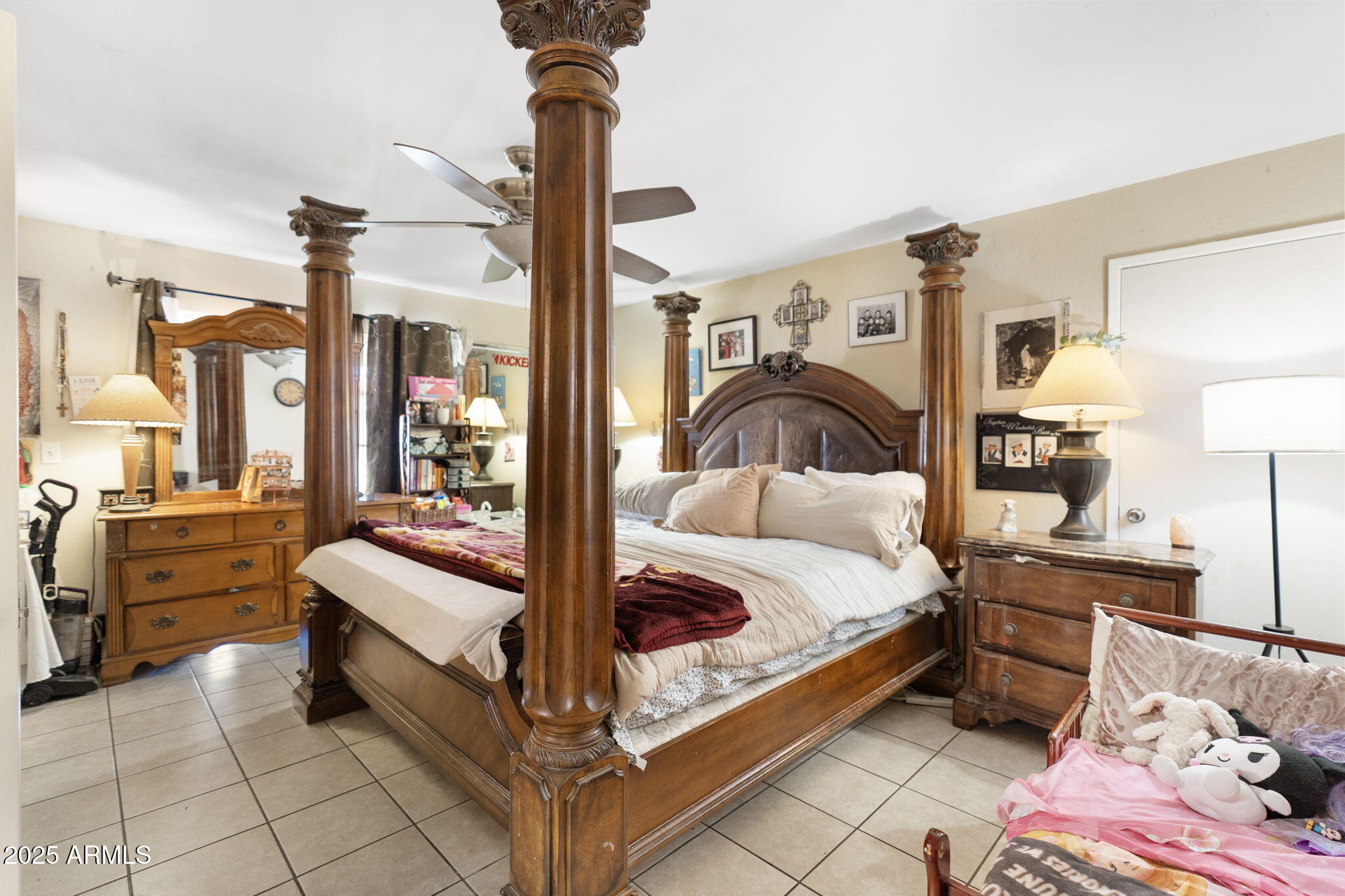 1126 E LAUREL Drive