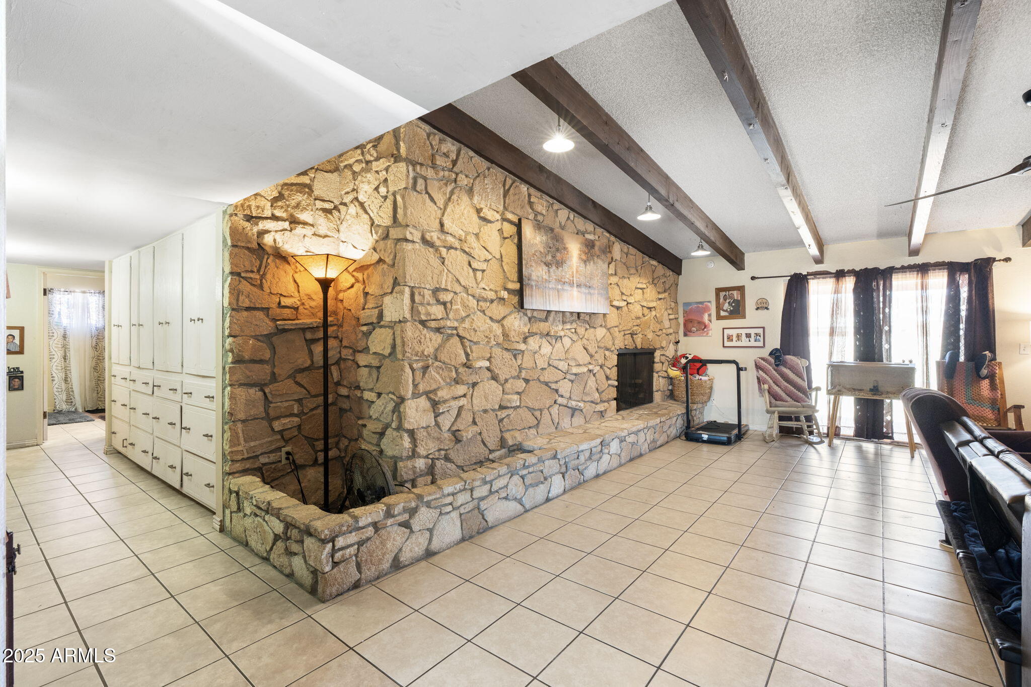 1126 E LAUREL Drive
