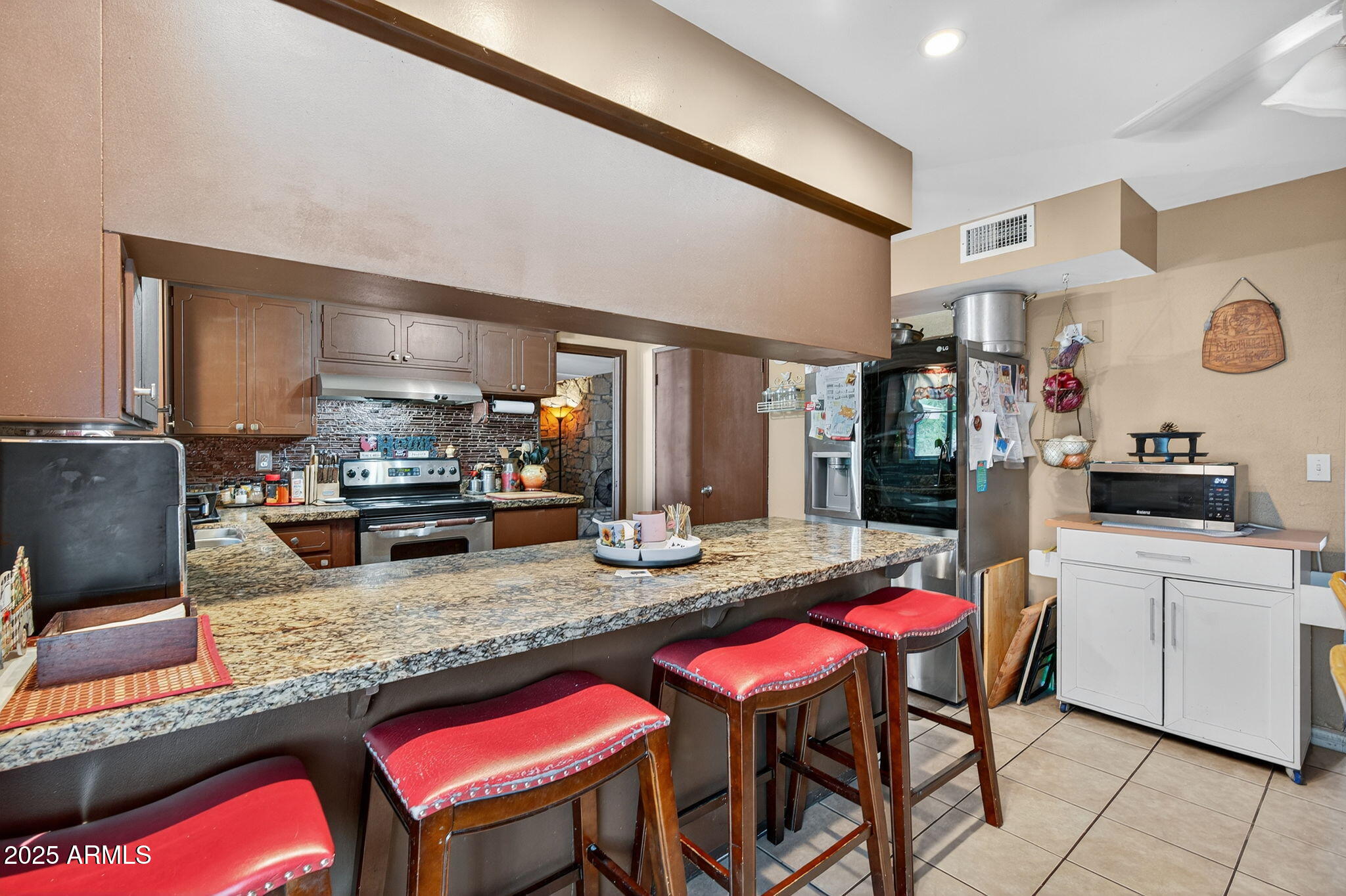 1126 E LAUREL Drive