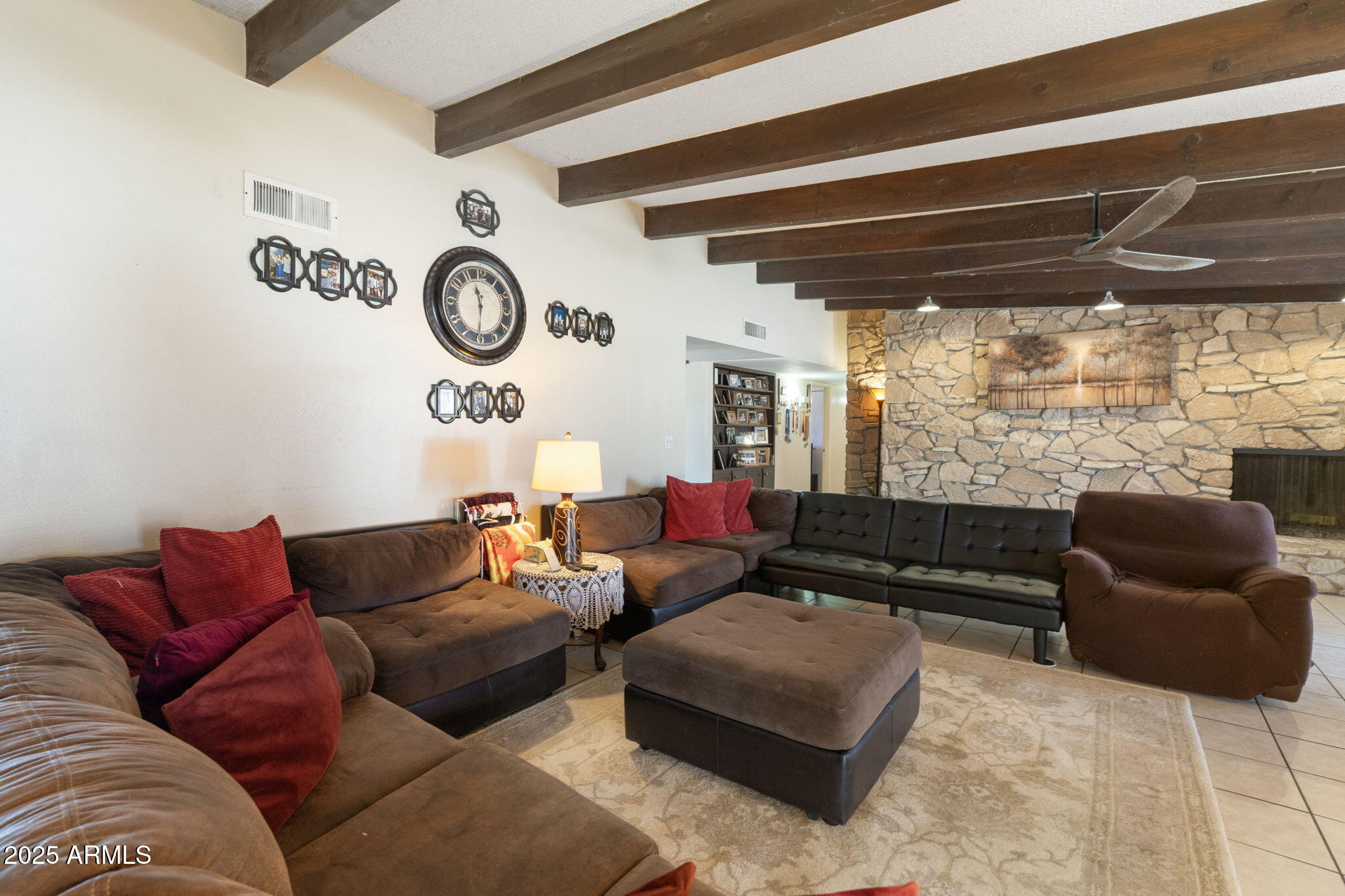 1126 E LAUREL Drive