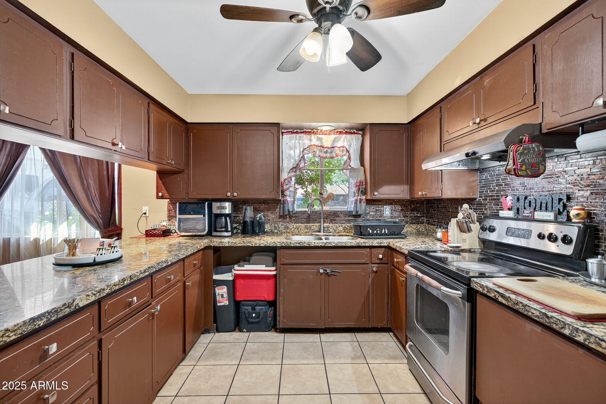 1126 E LAUREL Drive