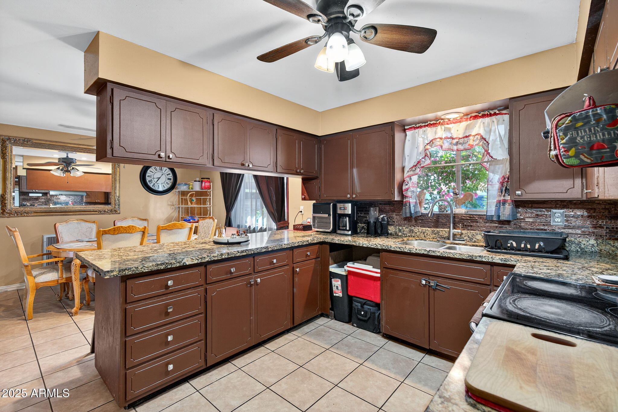 1126 E LAUREL Drive