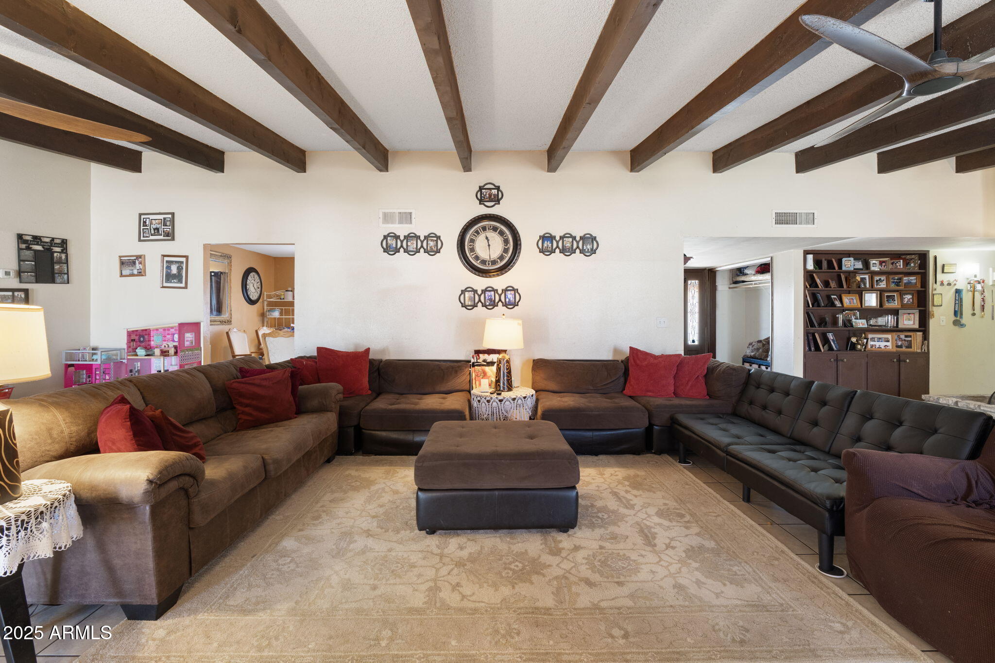 1126 E LAUREL Drive