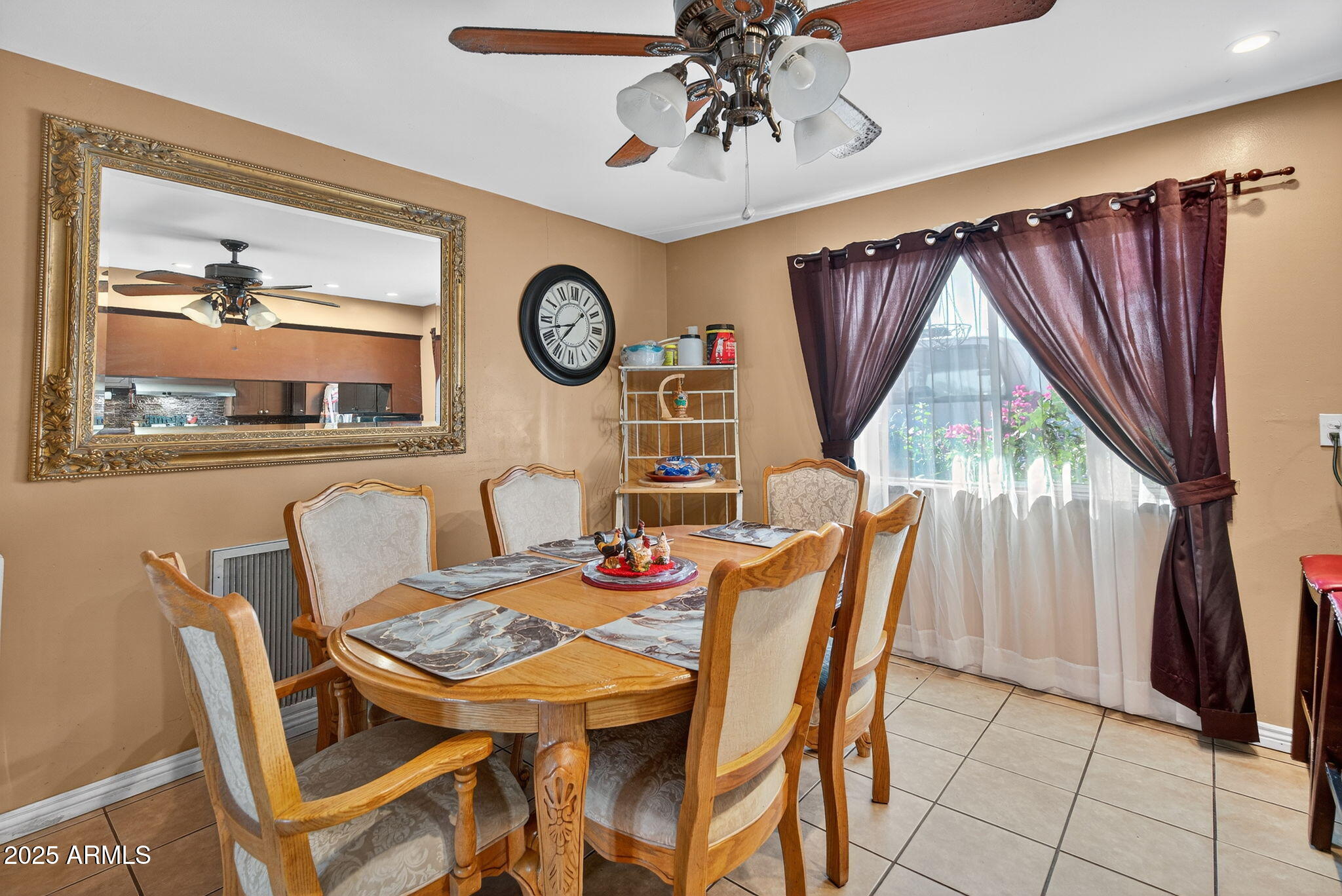 1126 E LAUREL Drive