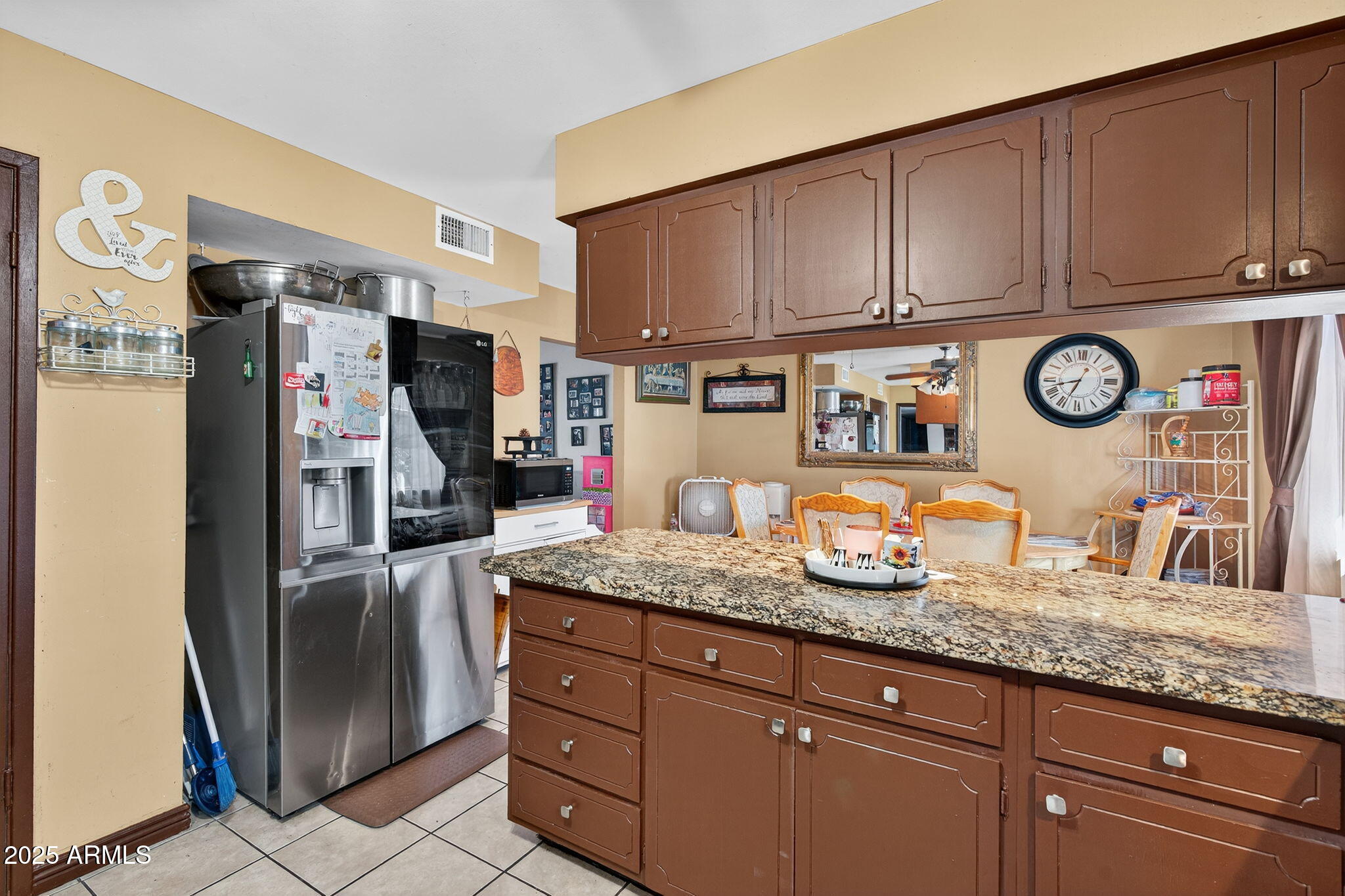 1126 E LAUREL Drive