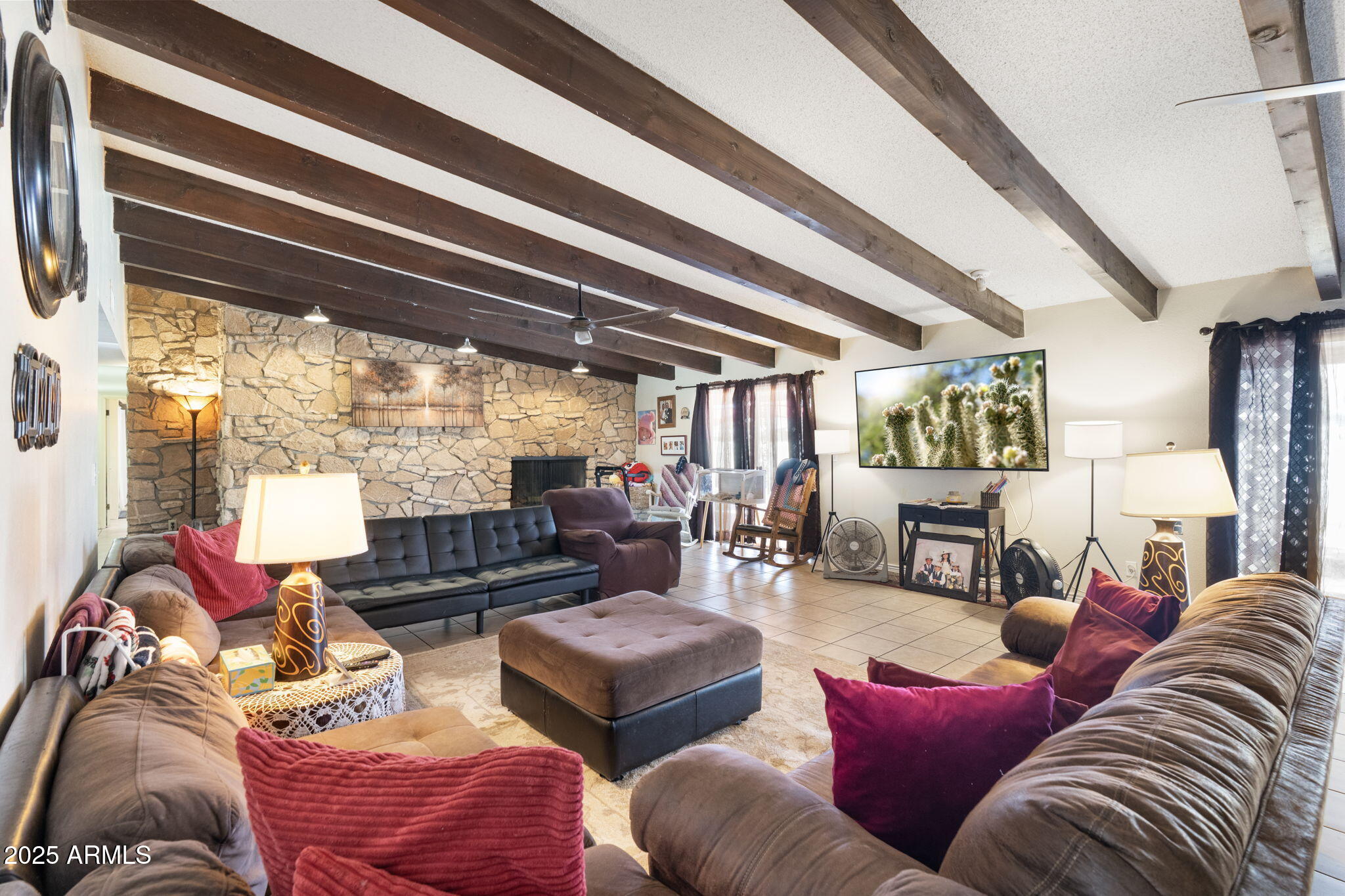 1126 E LAUREL Drive