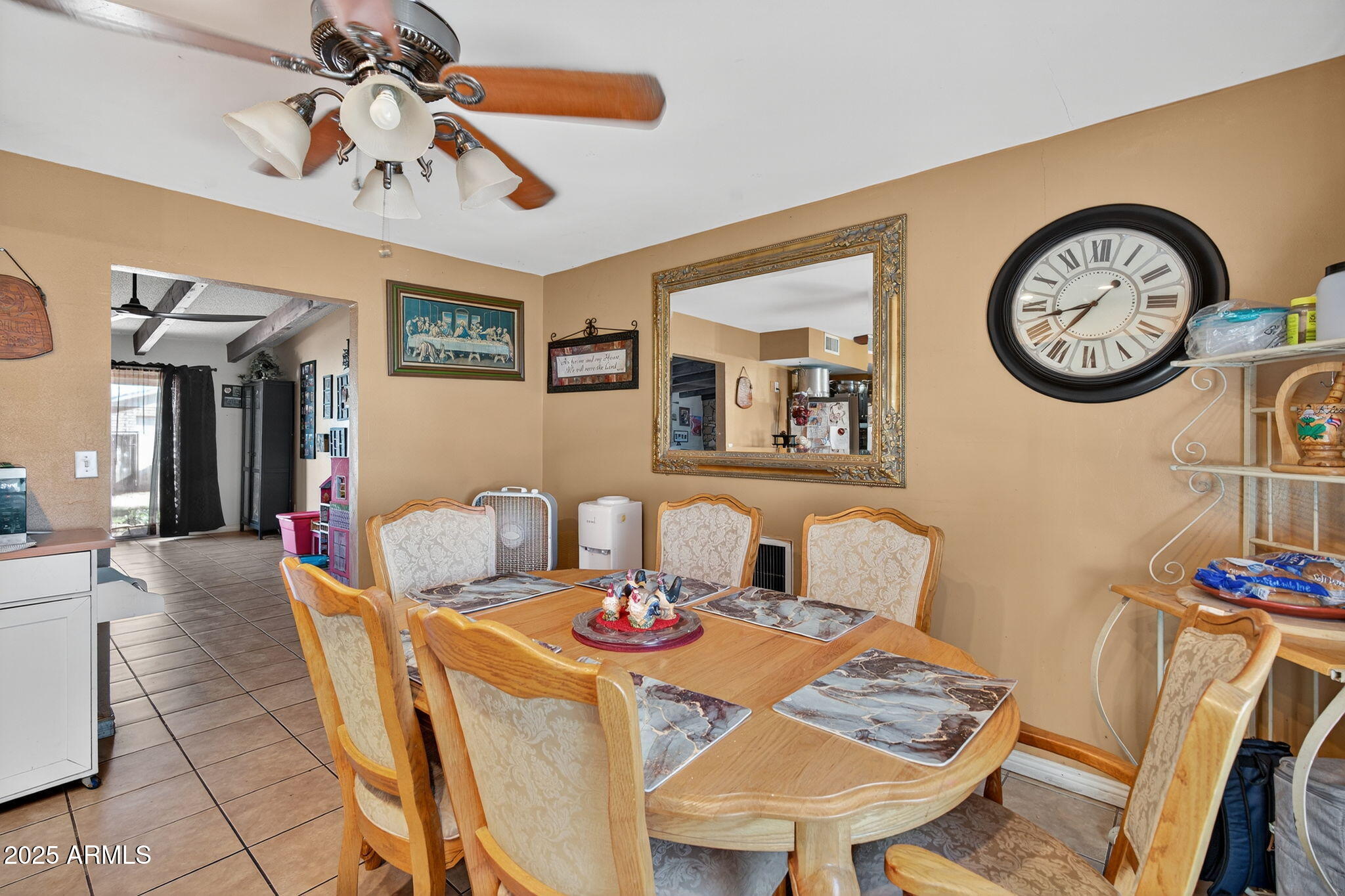 1126 E LAUREL Drive