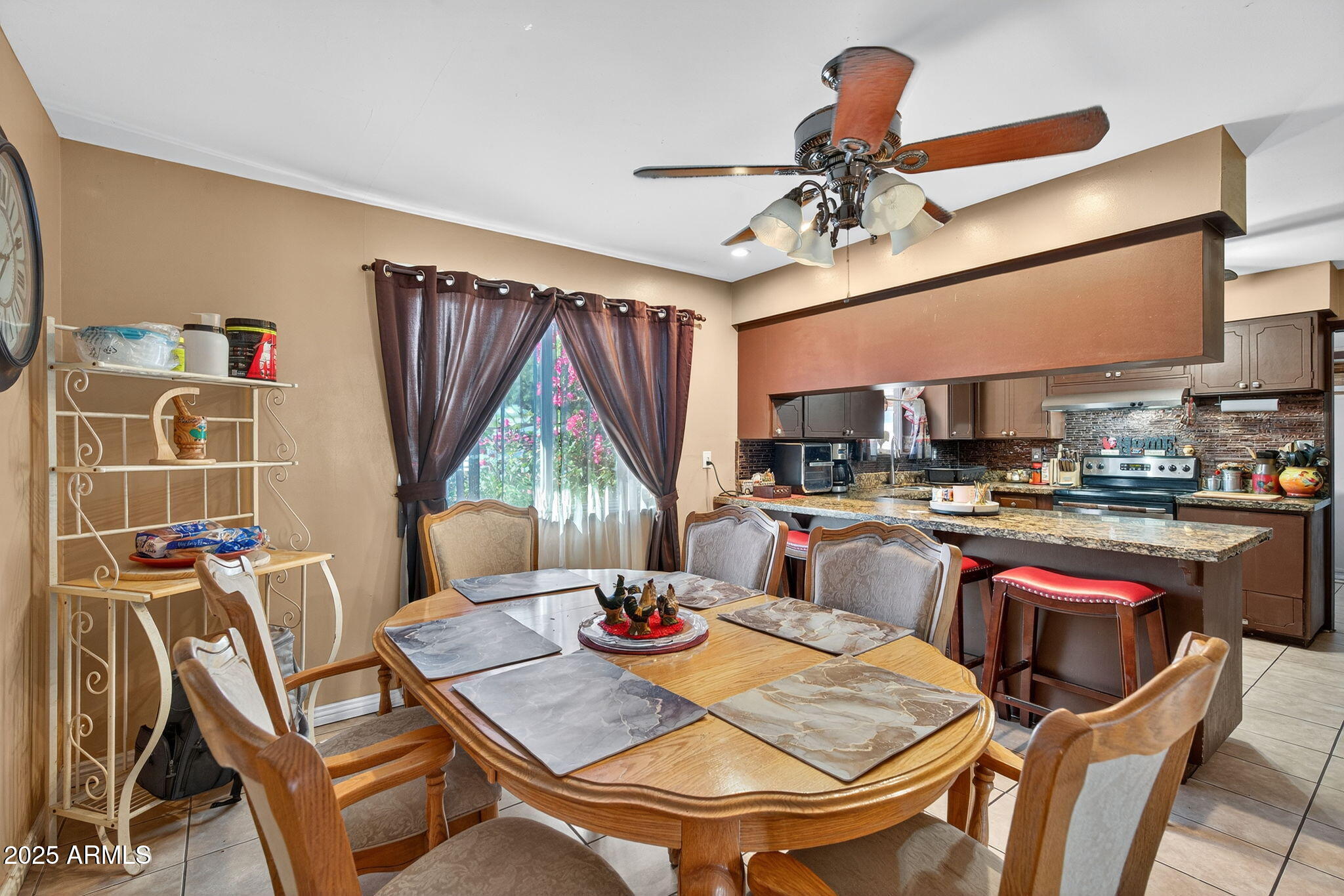 1126 E LAUREL Drive