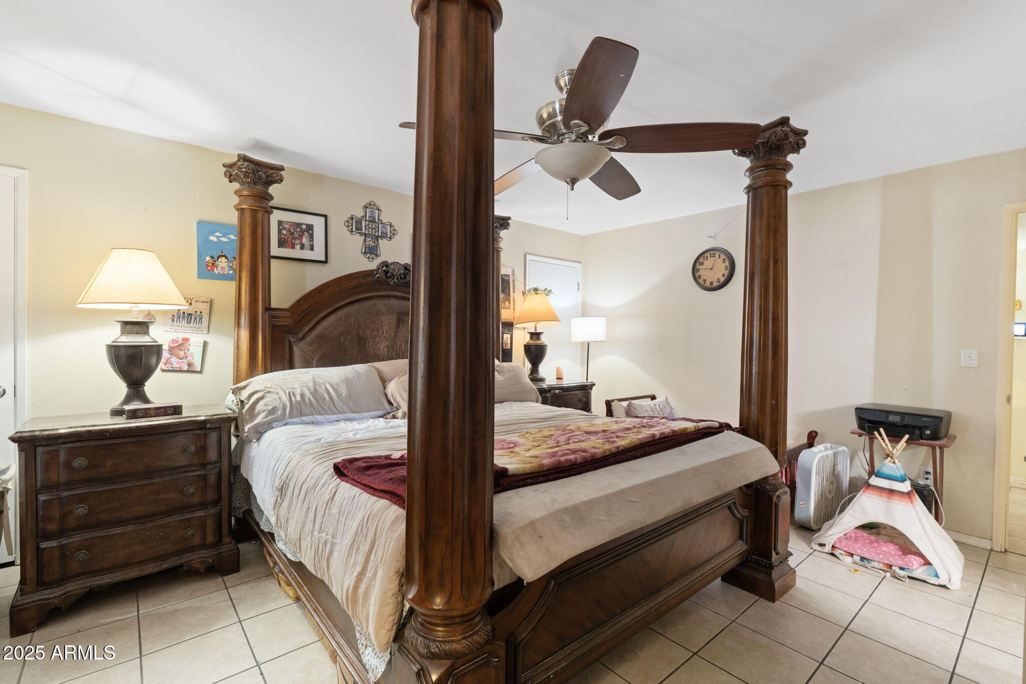1126 E LAUREL Drive