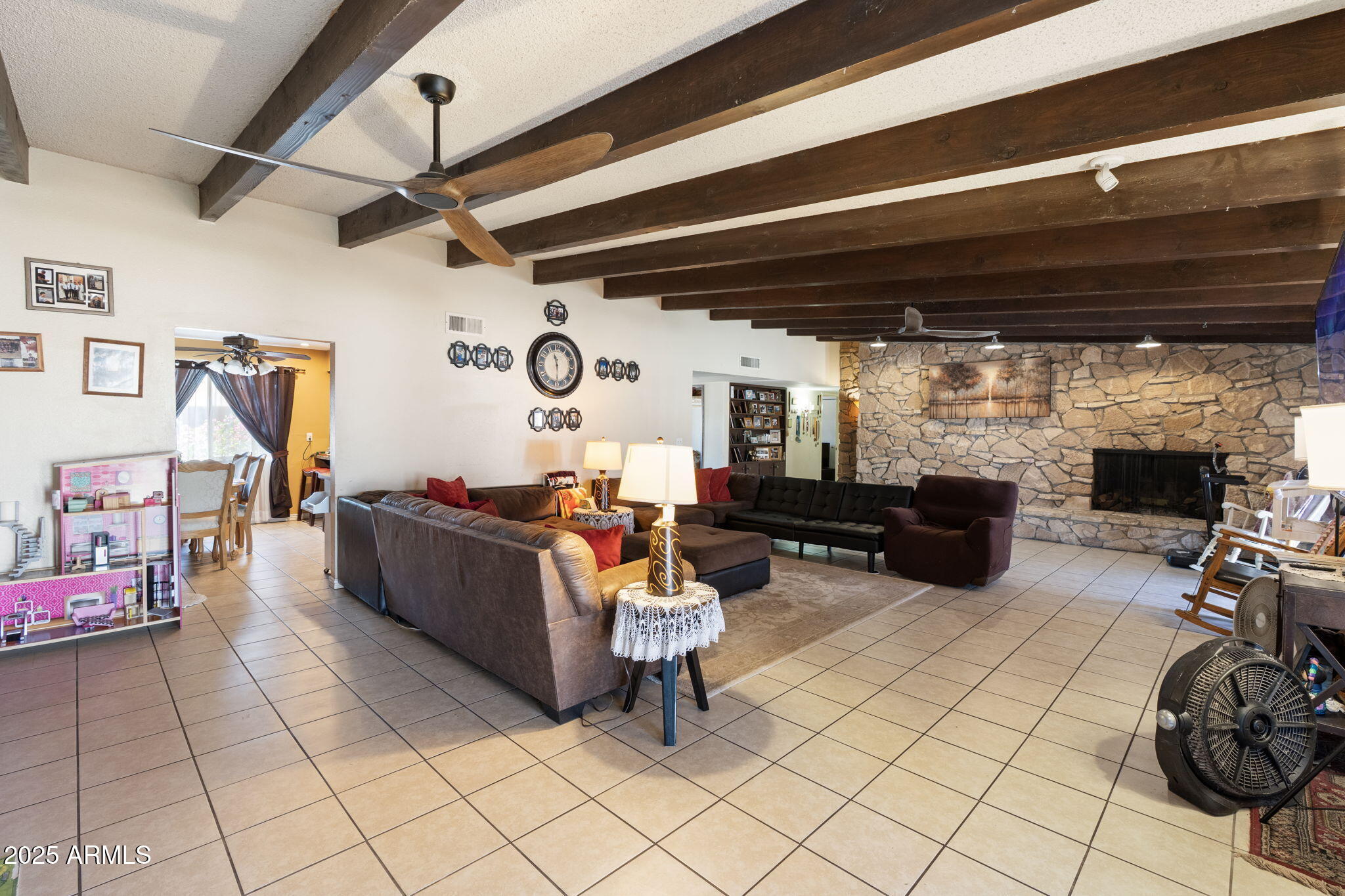 1126 E LAUREL Drive
