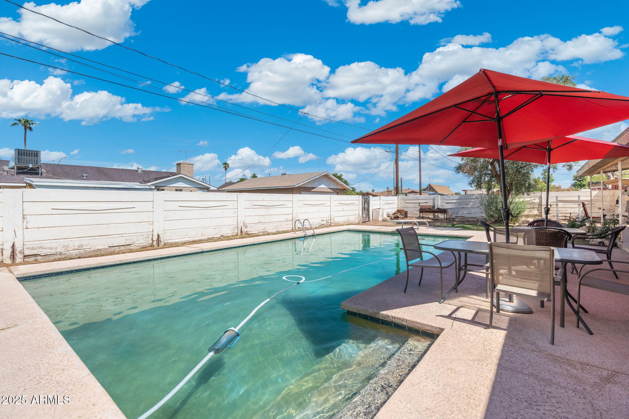 1126 E LAUREL Drive
