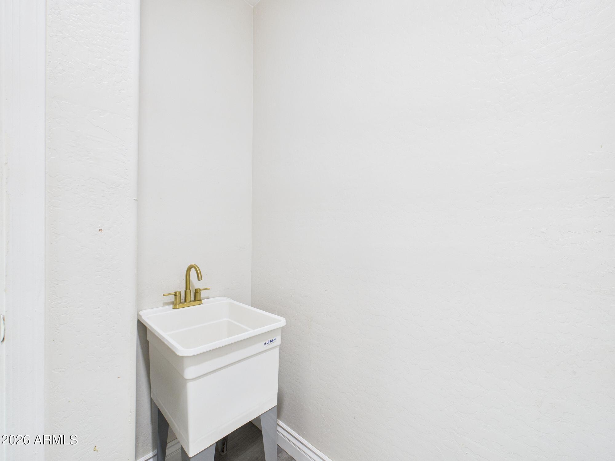 6917 W SHUMWAY FARM Road