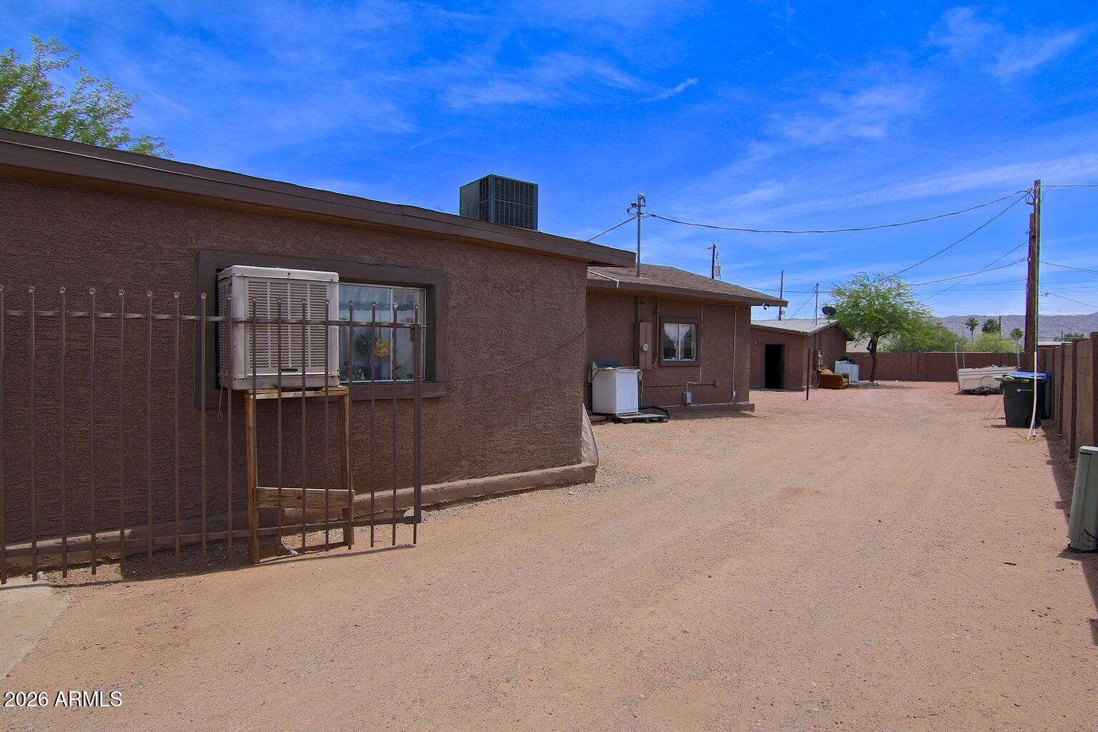 1709 E ENCINAS Lane