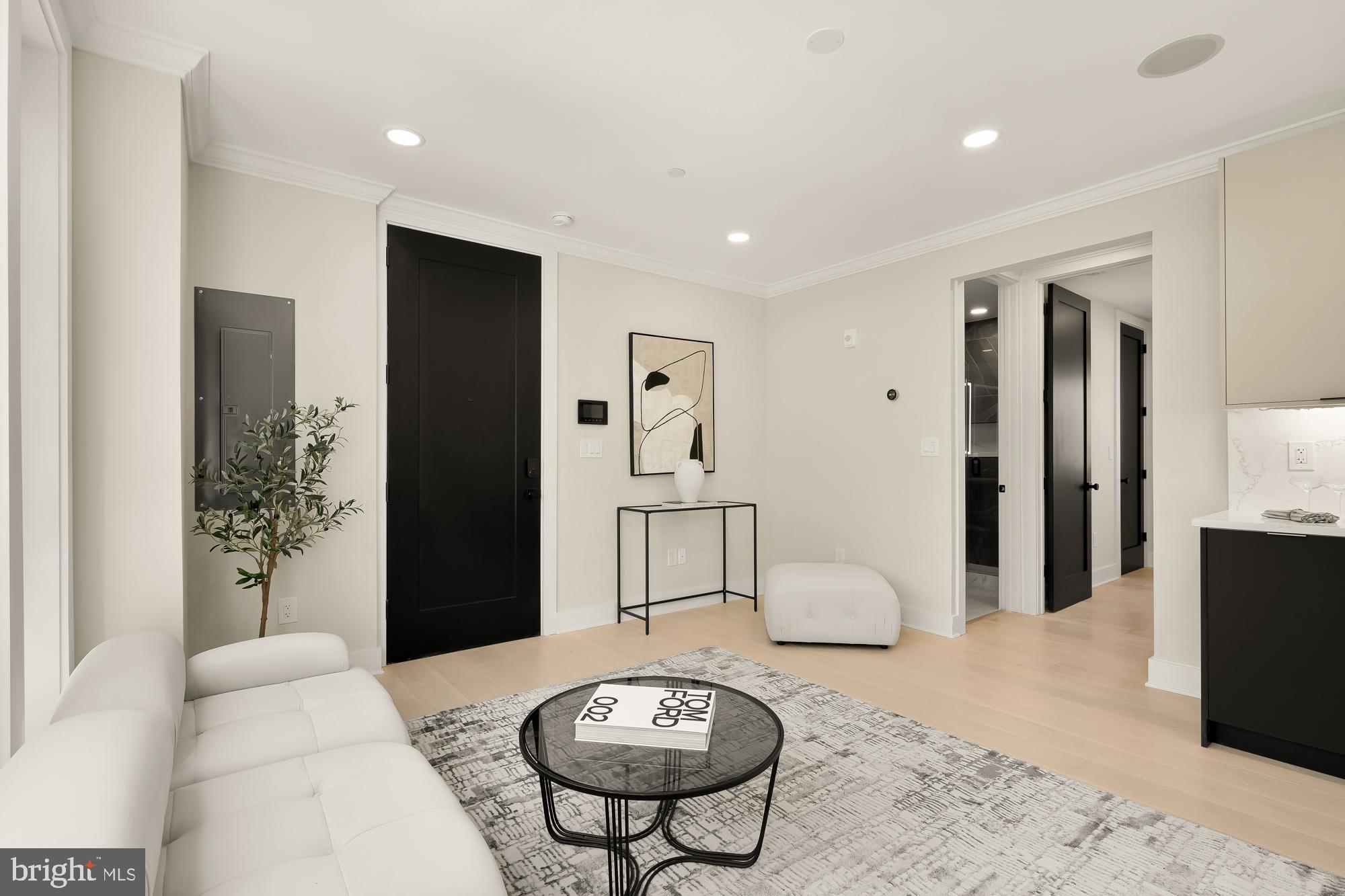 2305 Nicholson SE #301