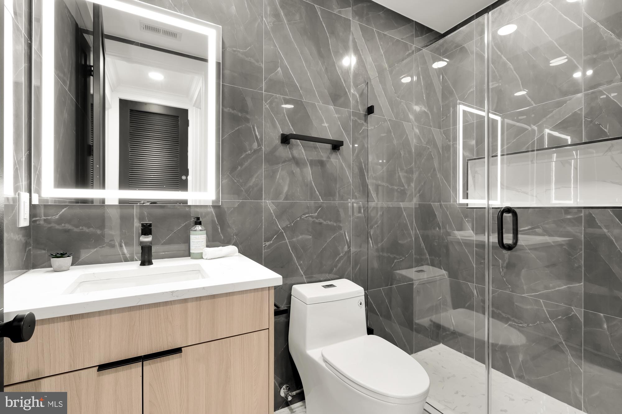 2305 Nicholson SE #301