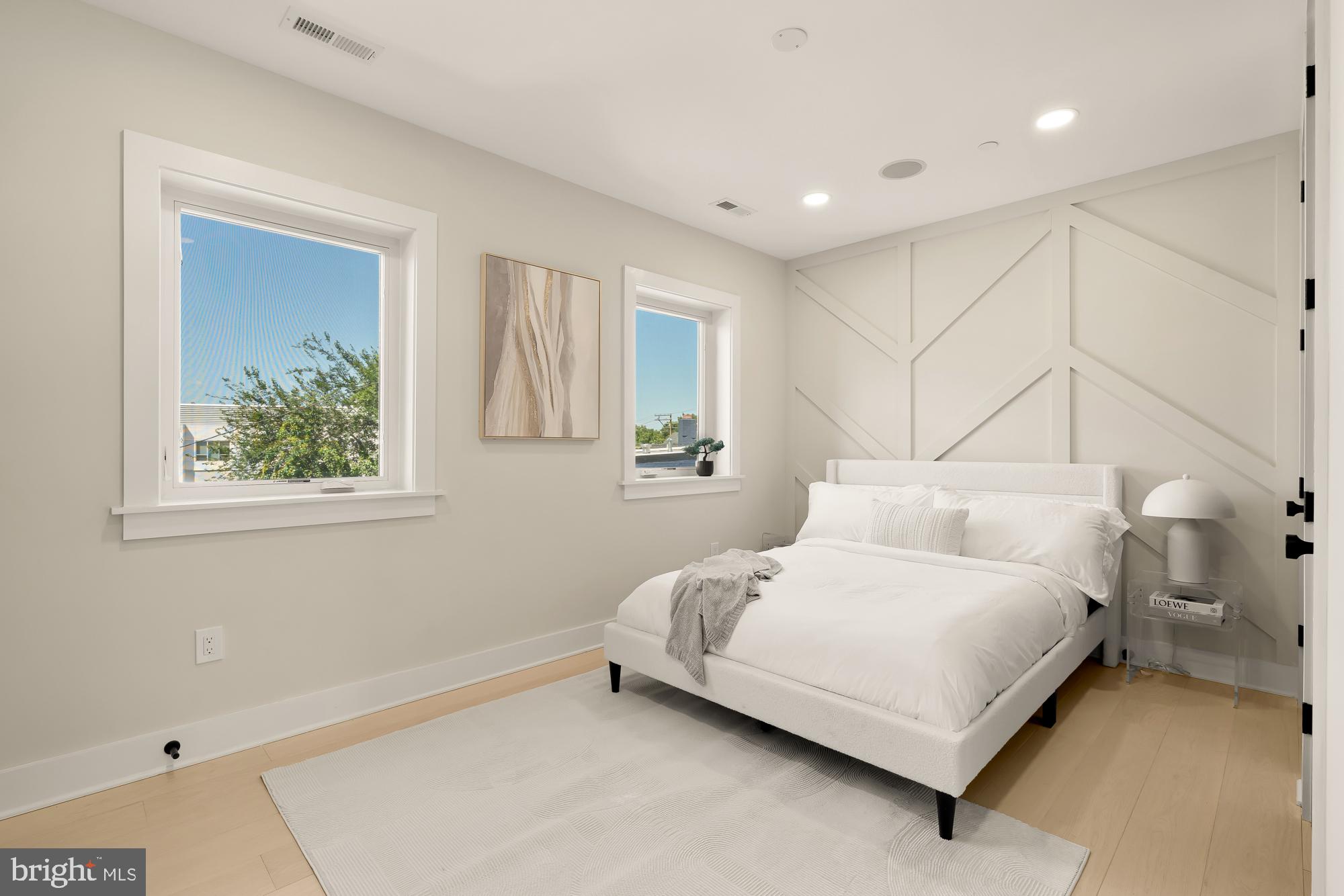 2305 Nicholson SE #301