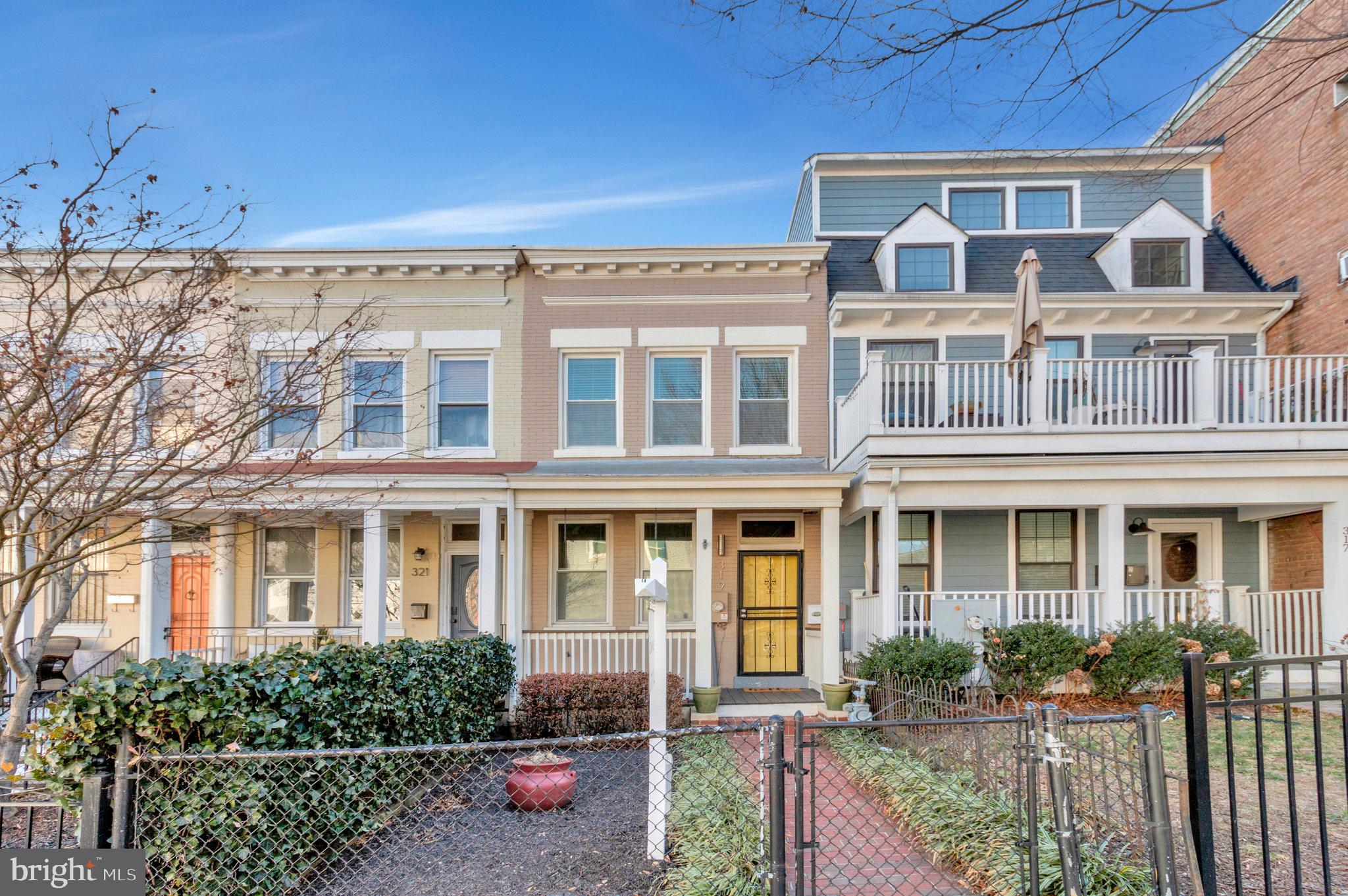 319 W St NE