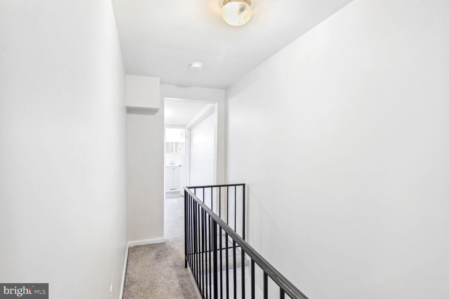 102 W Washington St
