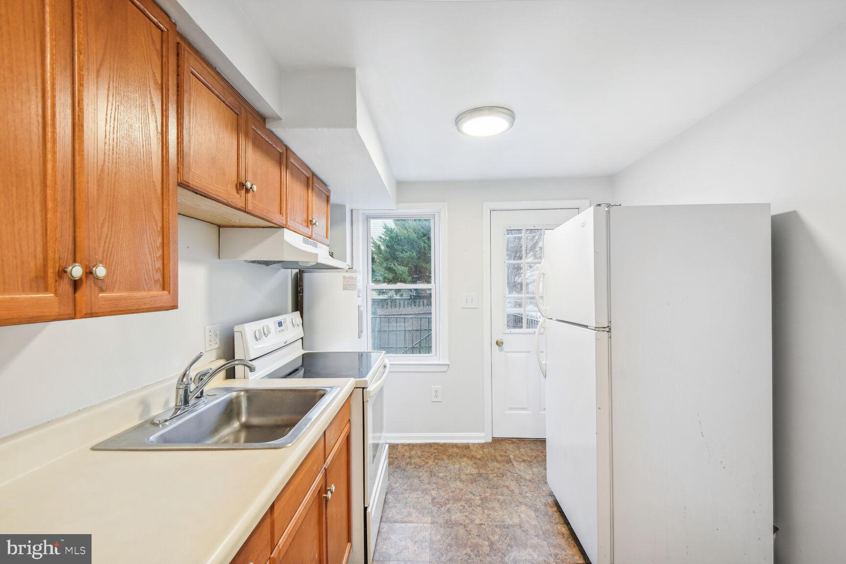 102 W Washington St