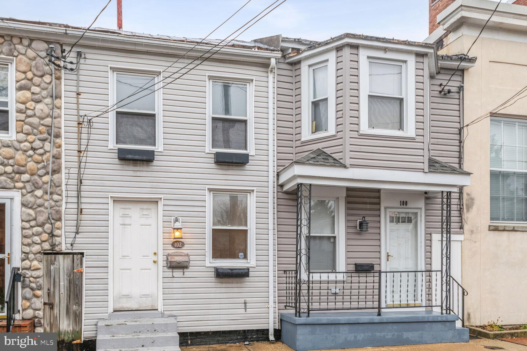 102 W Washington St
