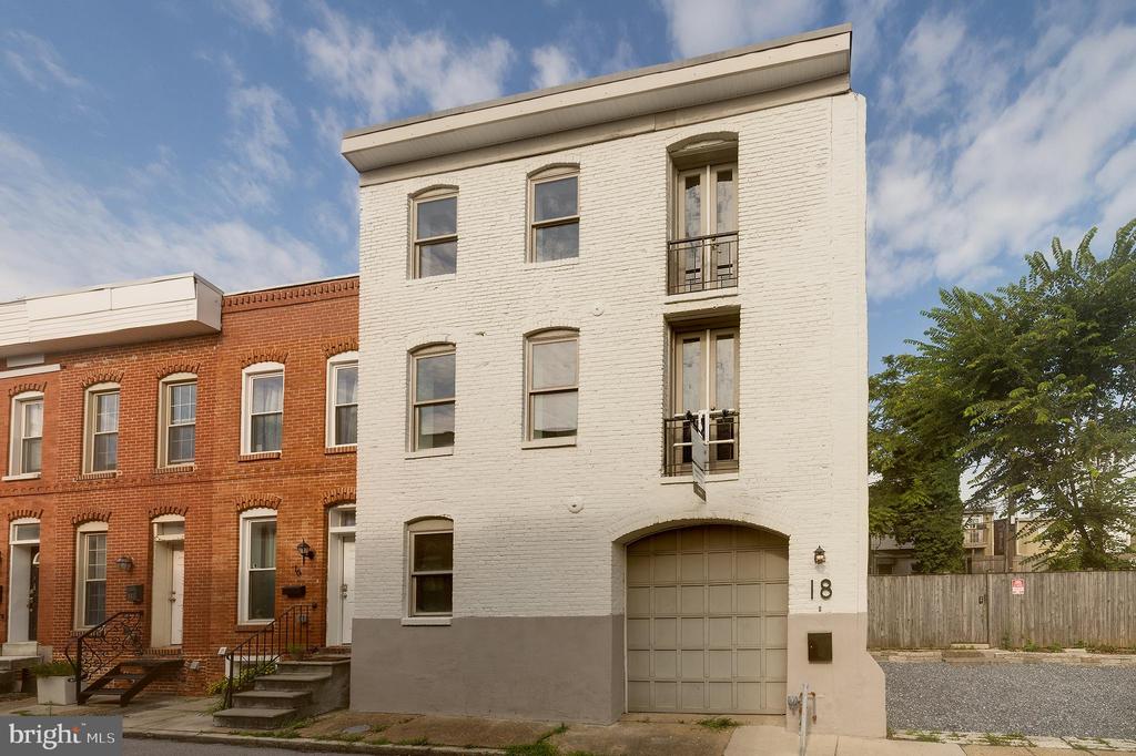 18 N Bradford St N