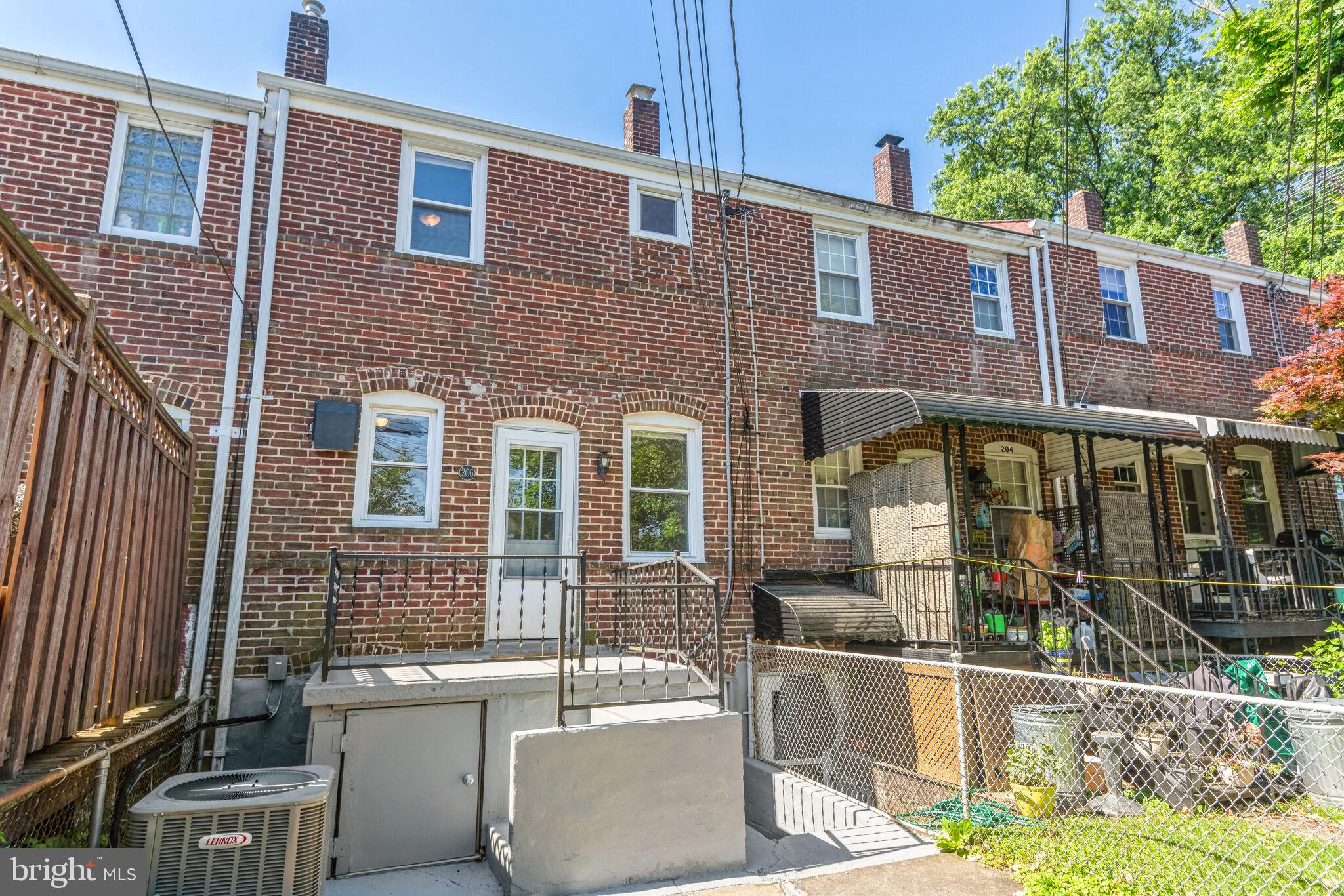 206 Willow Ave