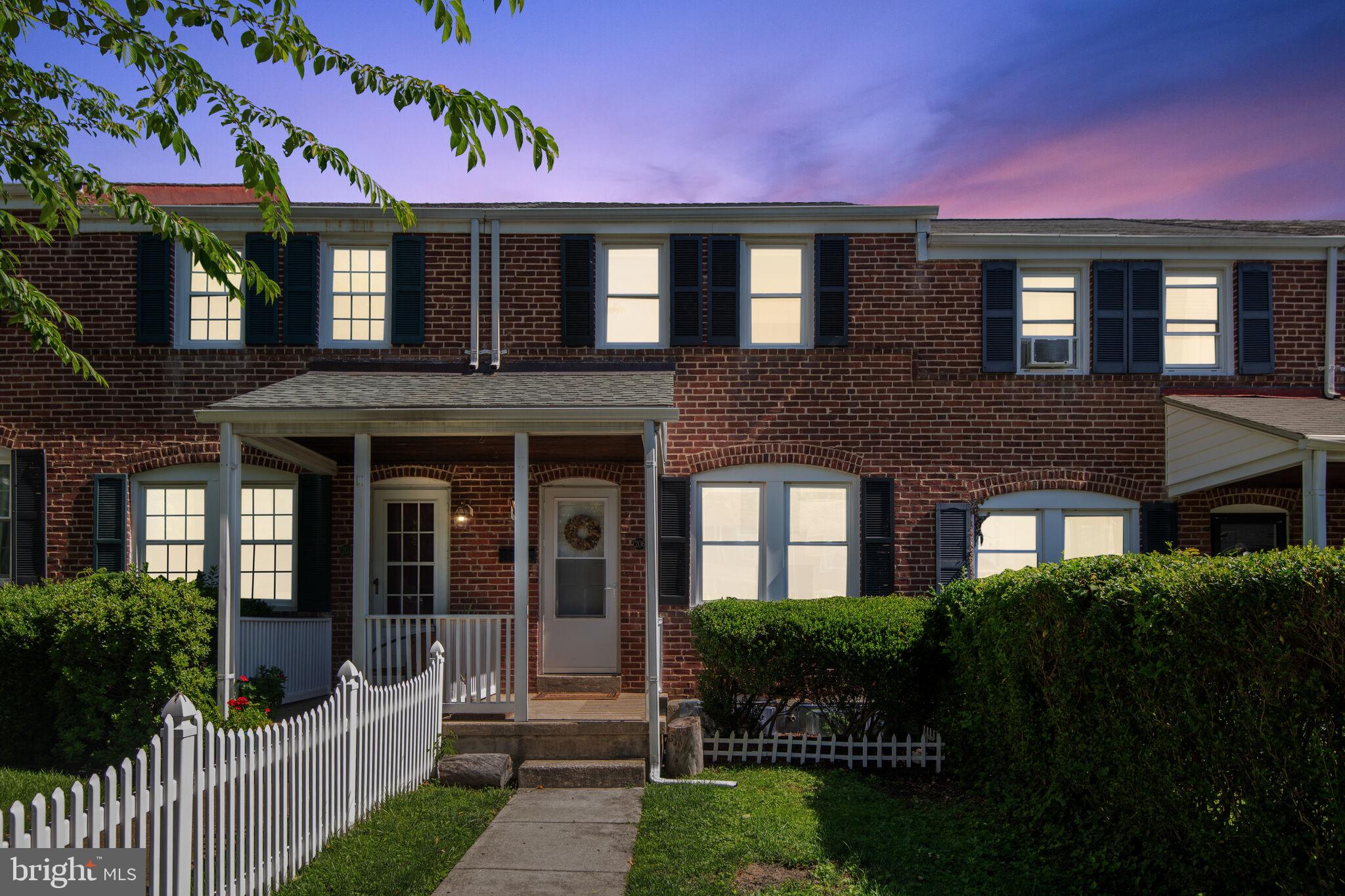 206 Willow Ave
