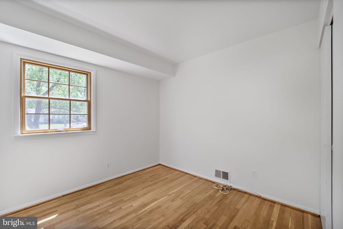 11 Greenway Pl