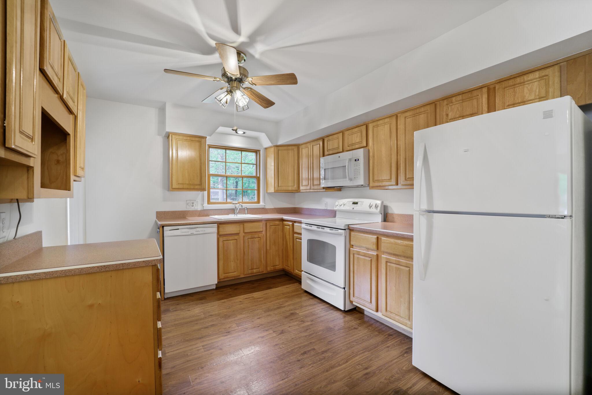 11 Greenway Pl