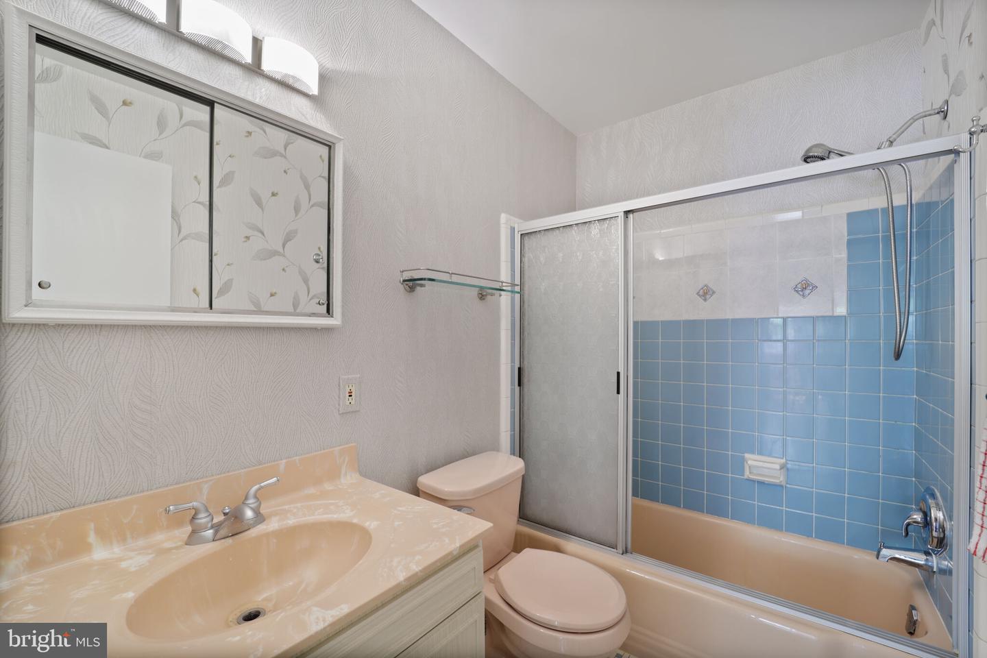 11 Greenway Pl