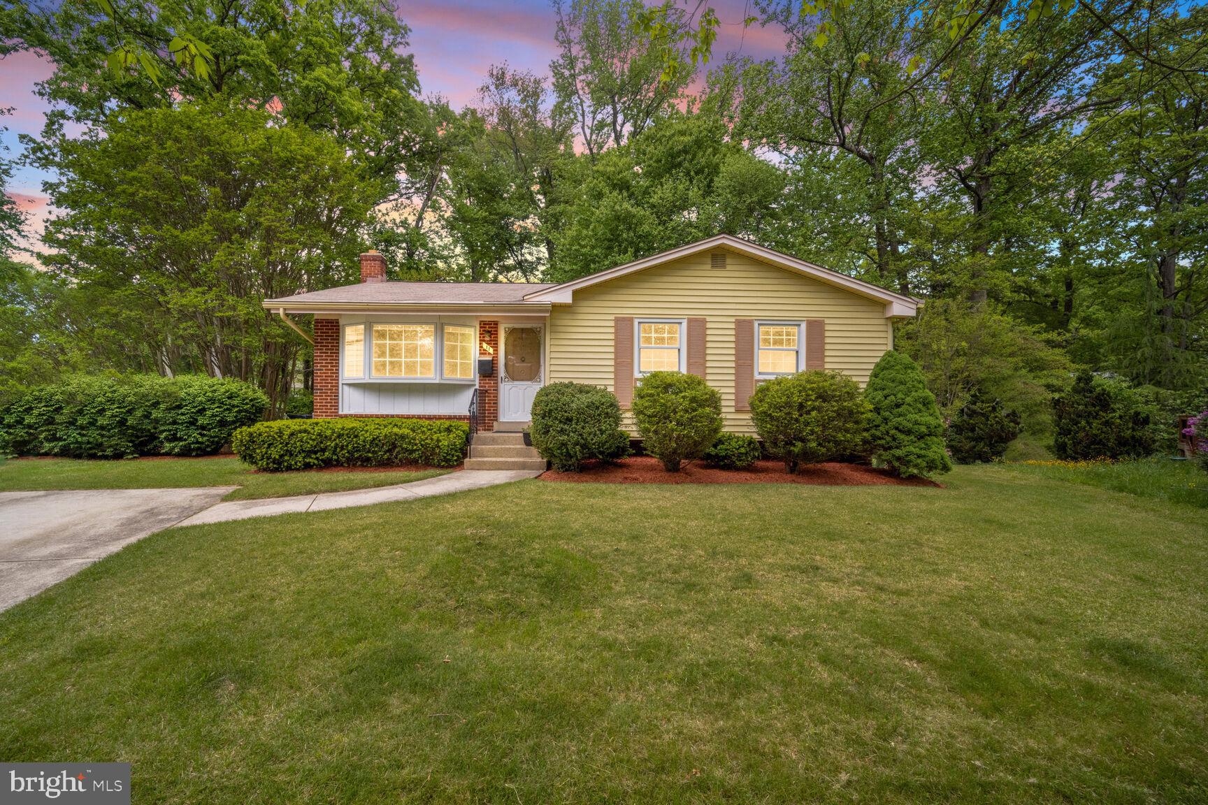 11 Greenway Pl