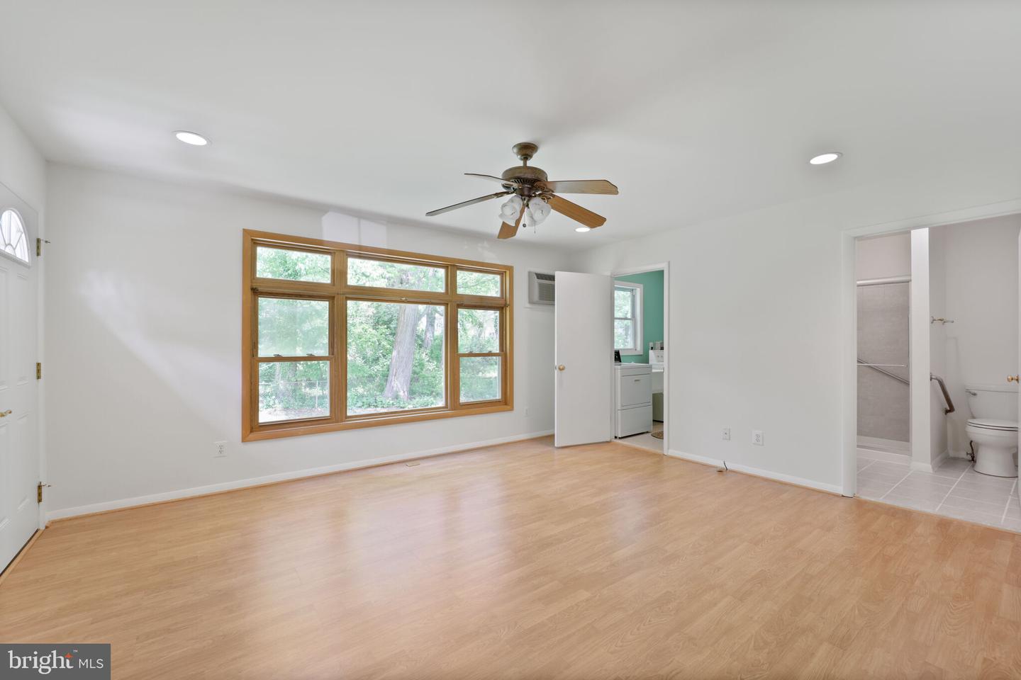11 Greenway Pl