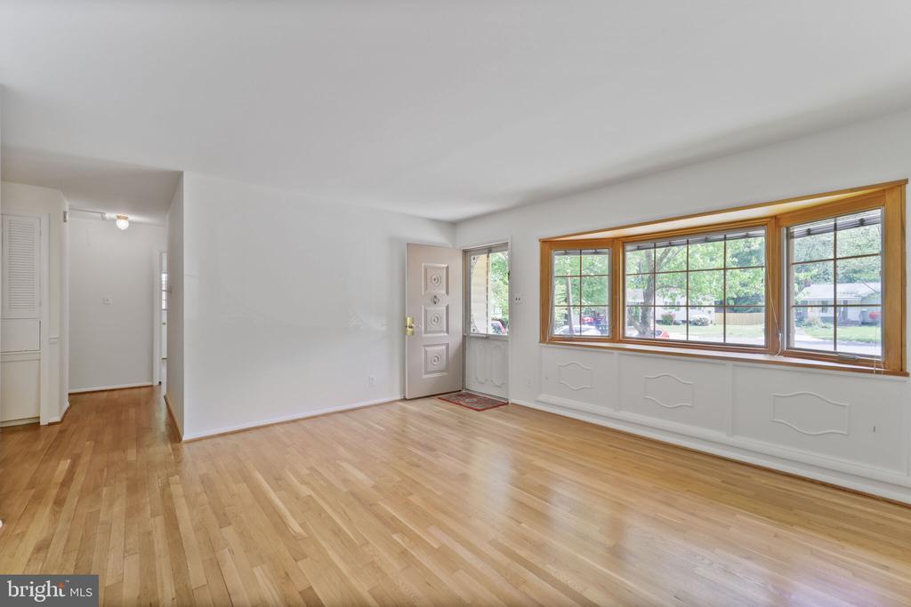 11 Greenway Pl