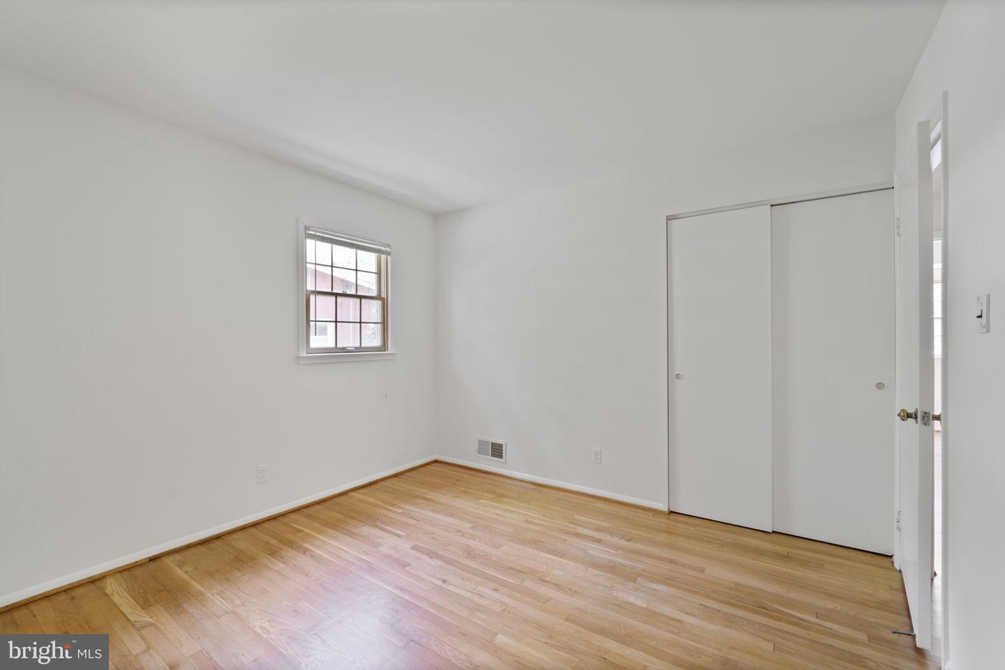 11 Greenway Pl