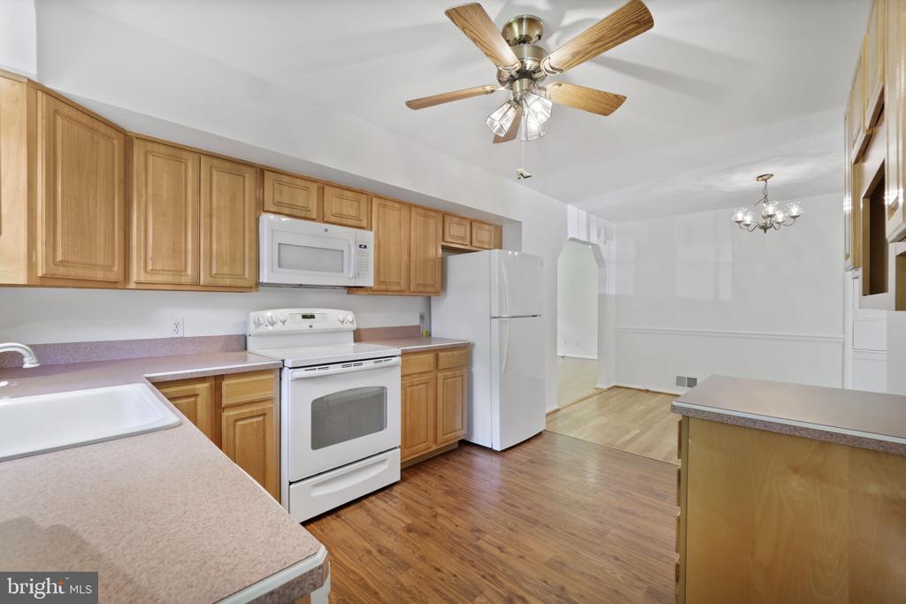 11 Greenway Pl