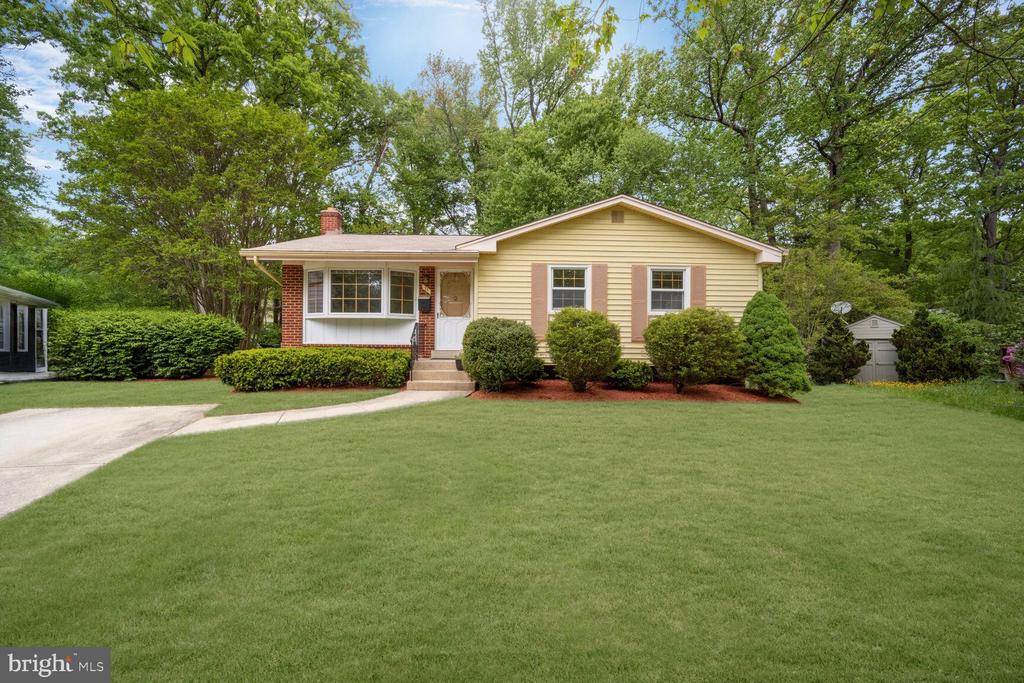 11 Greenway Pl