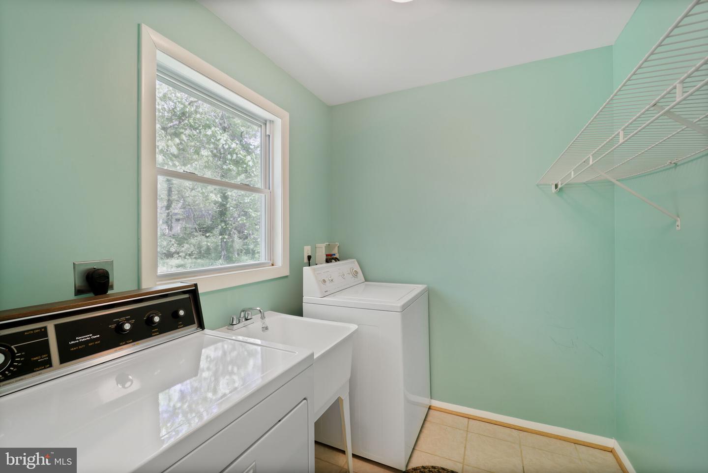 11 Greenway Pl