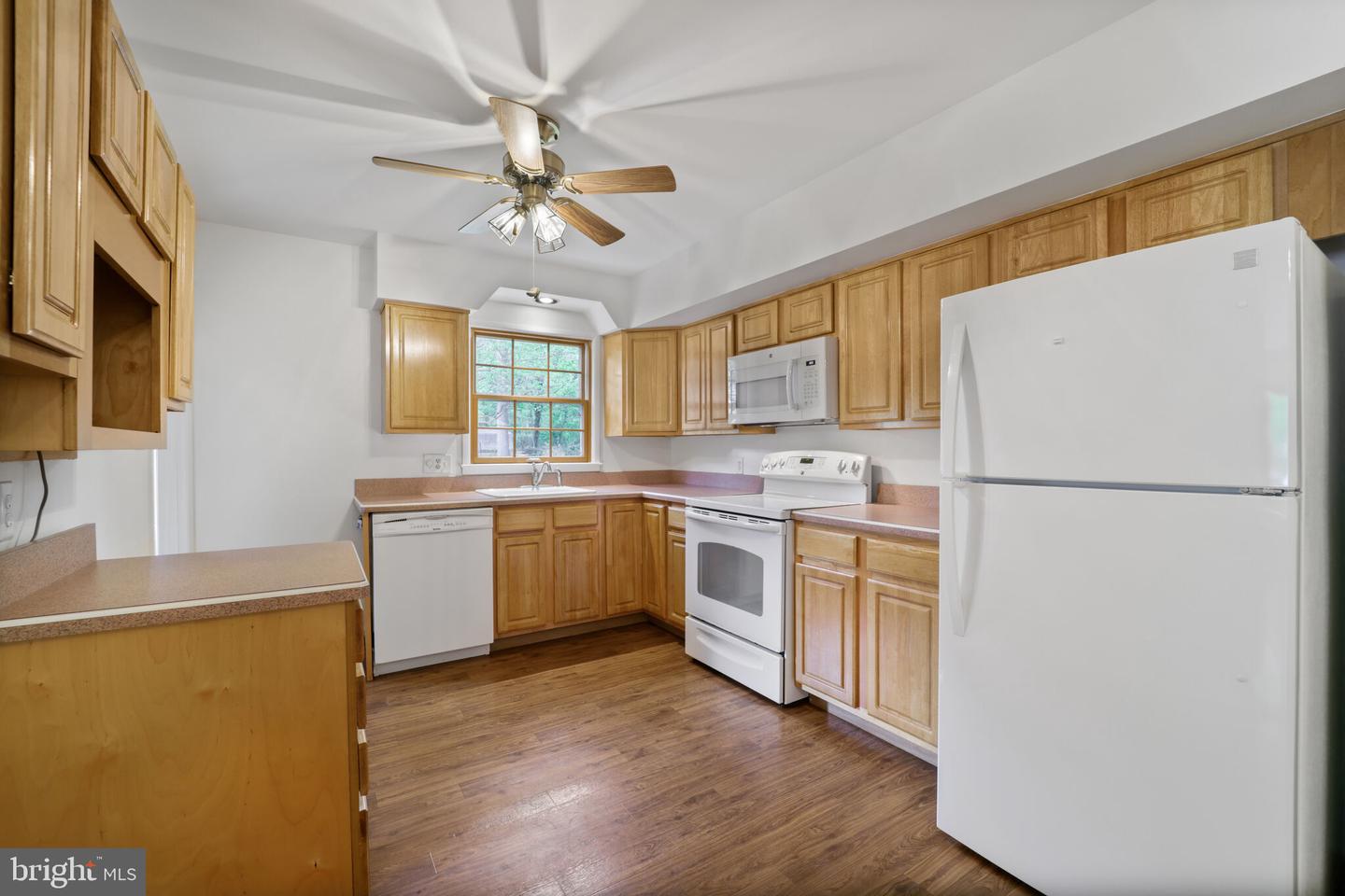 11 Greenway Pl
