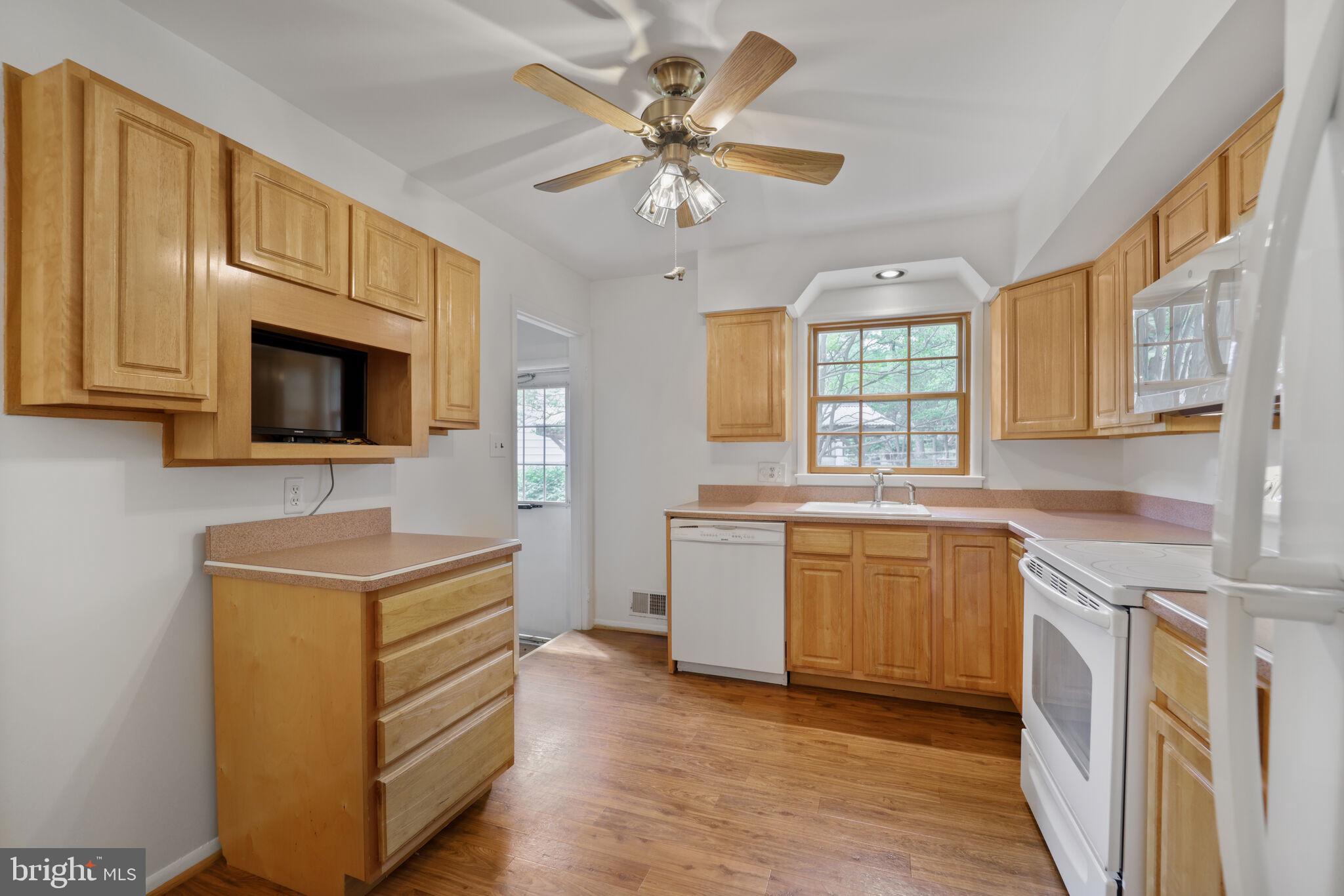 11 Greenway Pl