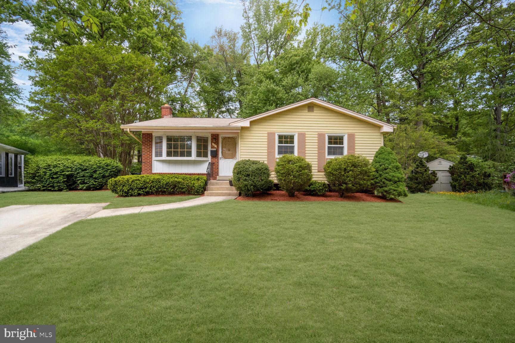 11 Greenway Pl