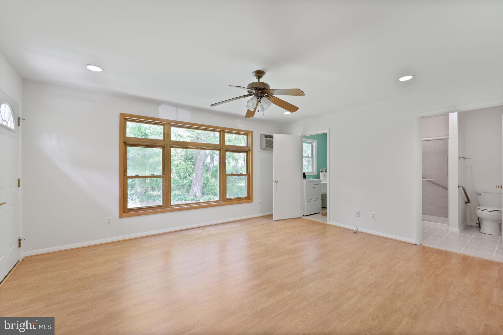 11 Greenway Pl