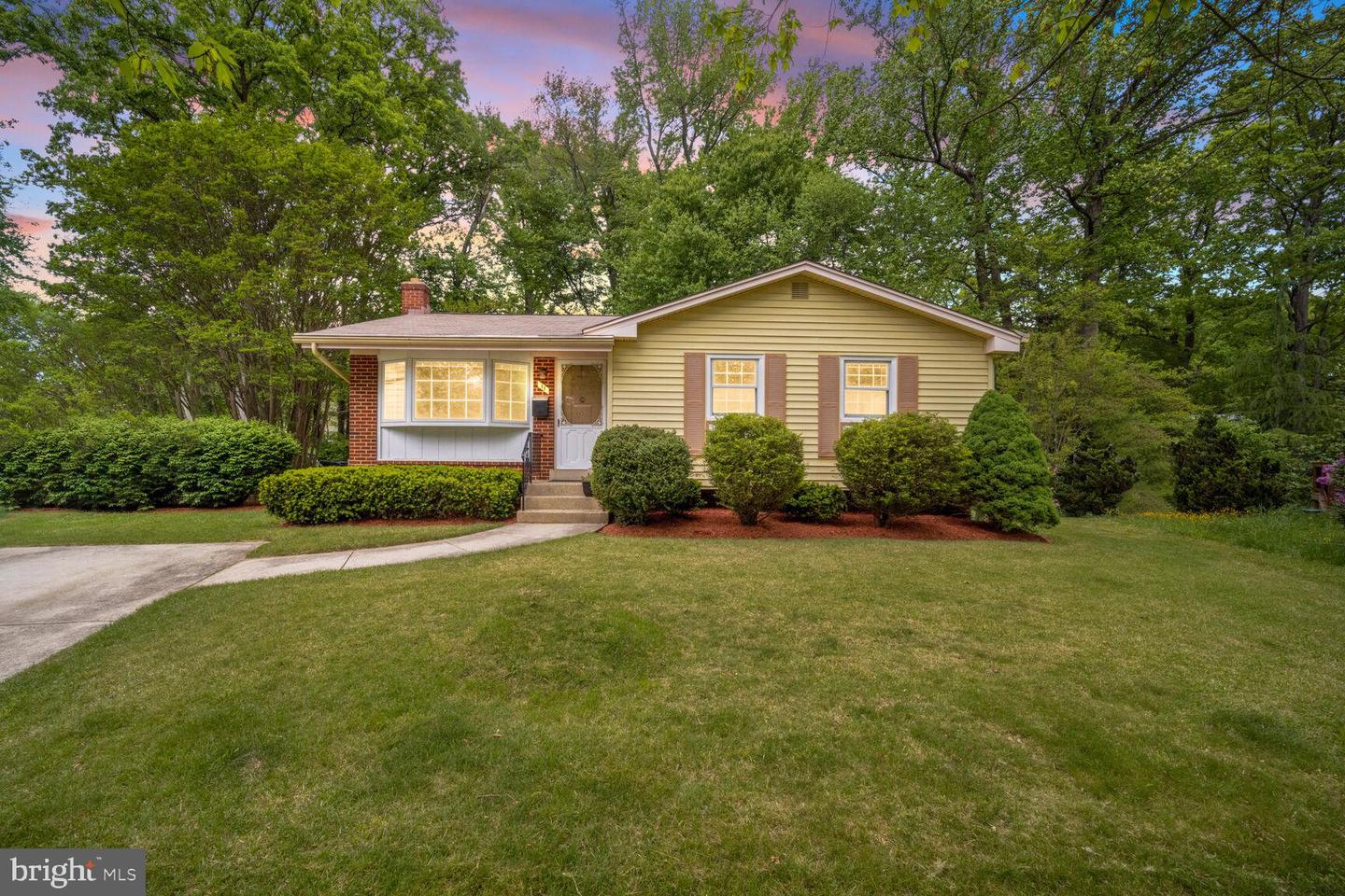 11 Greenway Pl