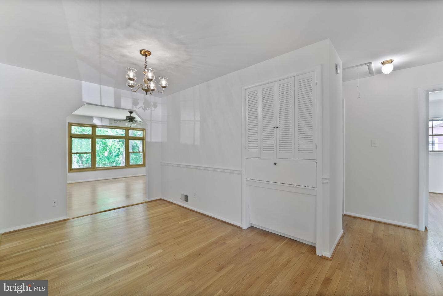 11 Greenway Pl