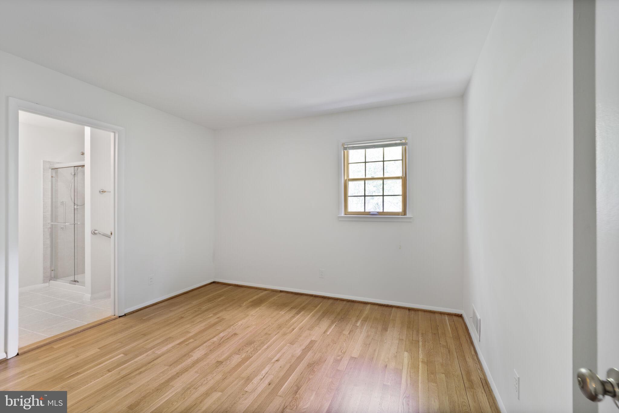 11 Greenway Pl